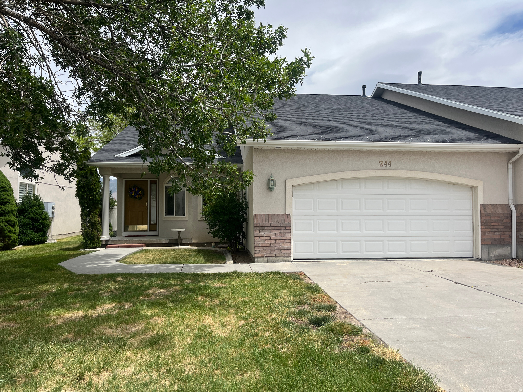 HOME TOWNE - Residential