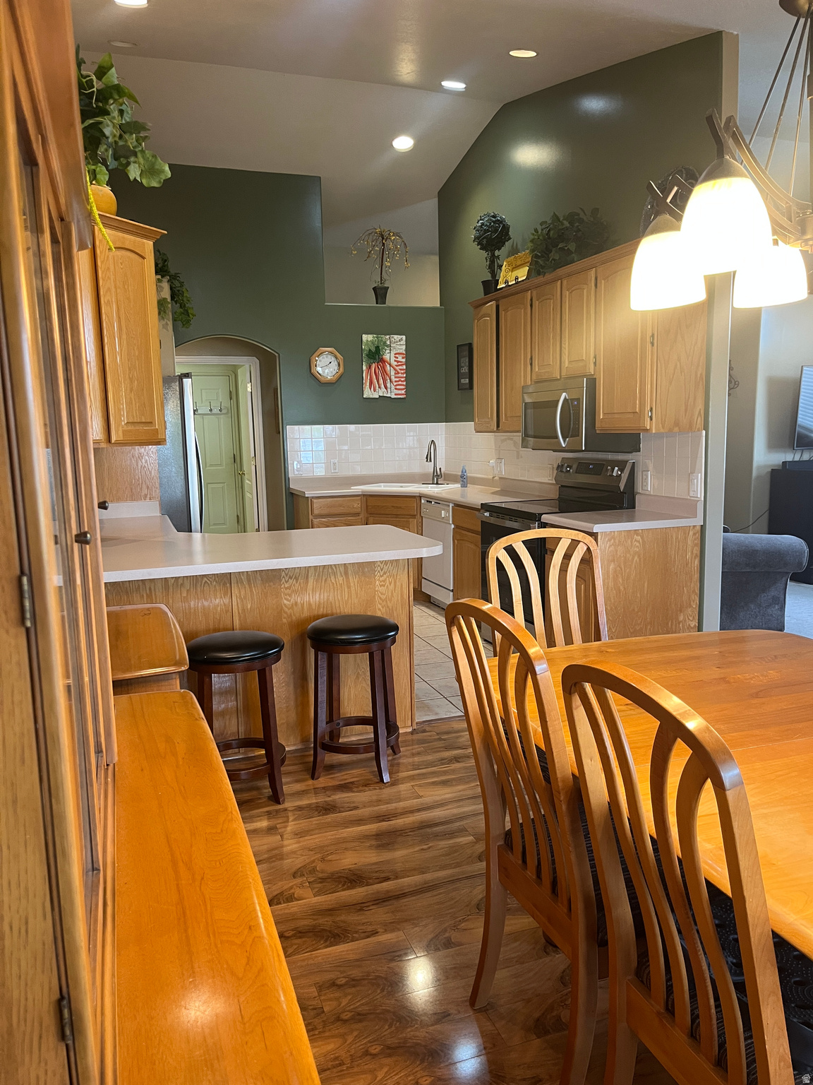 HOME TOWNE - Residential