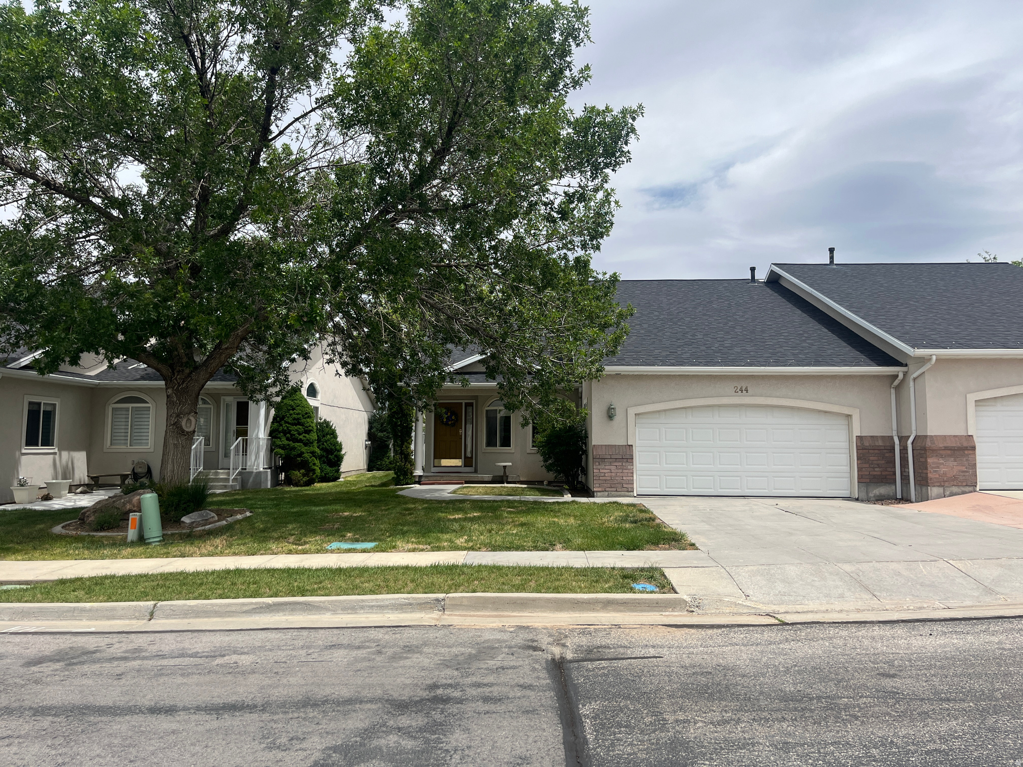 HOME TOWNE - Residential
