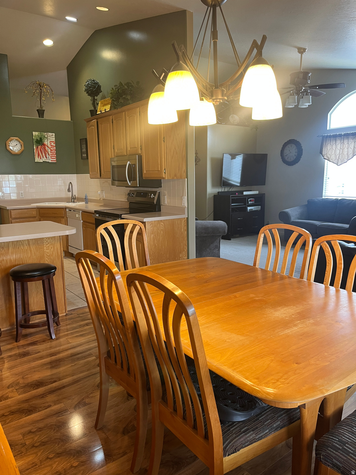 HOME TOWNE - Residential