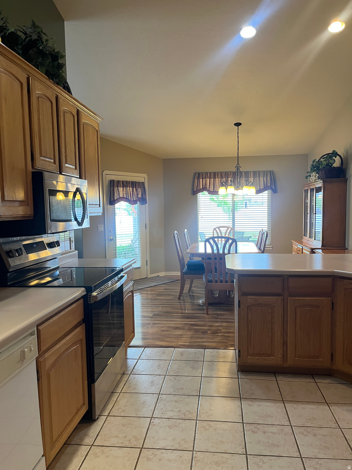 HOME TOWNE - Residential