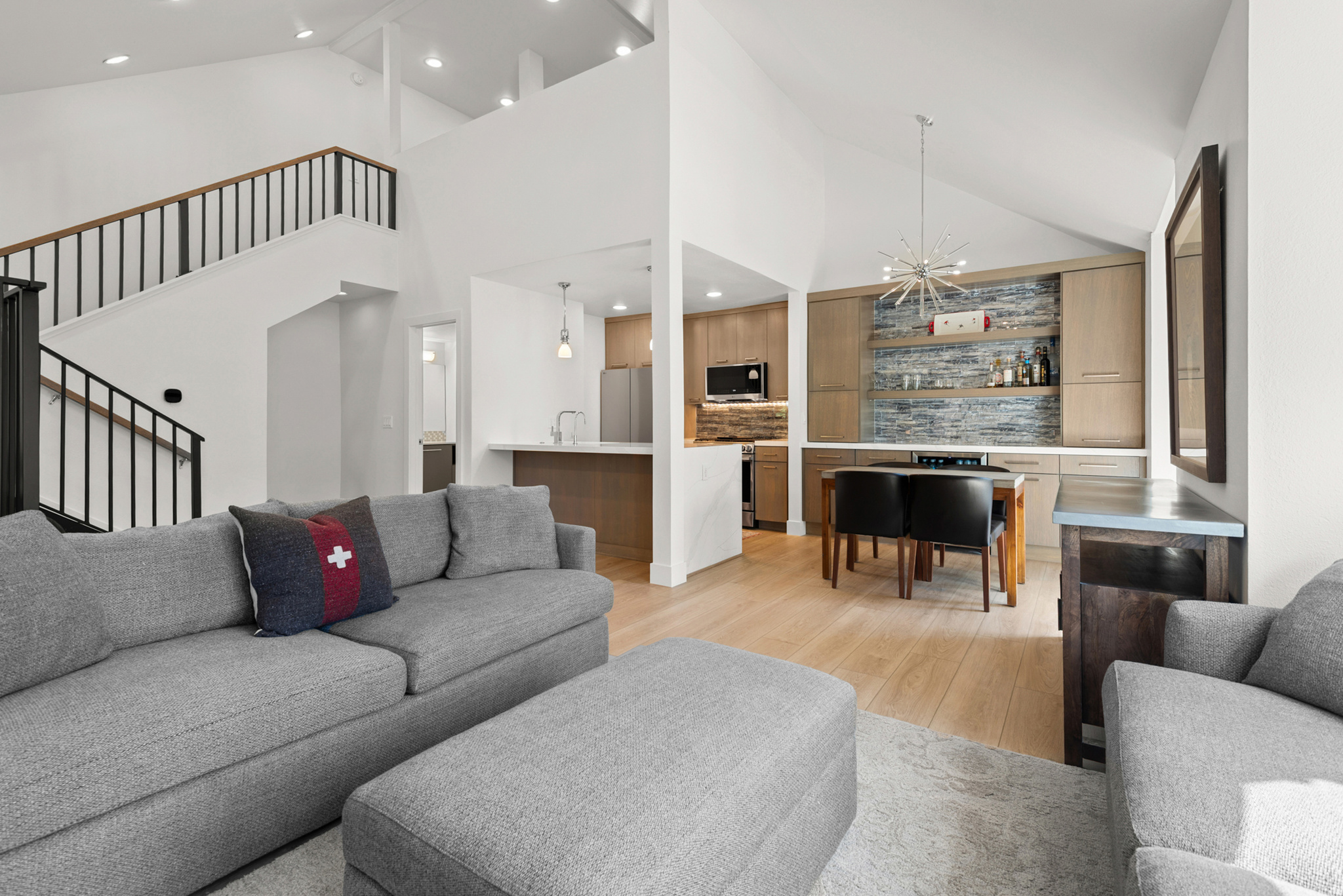 HIDDEN CREEK - Residential