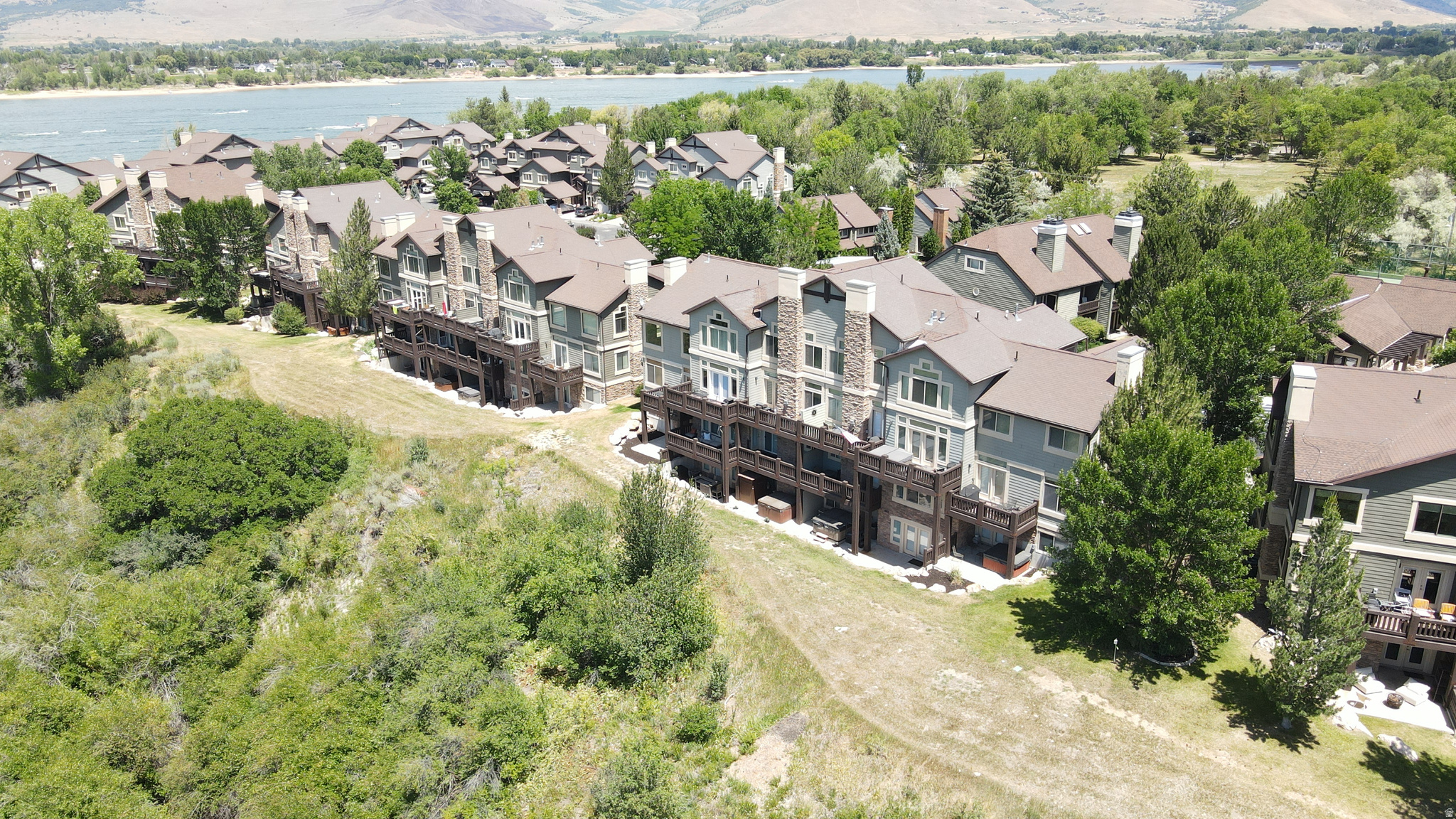 LAKESIDE VILLAGE - Residential
