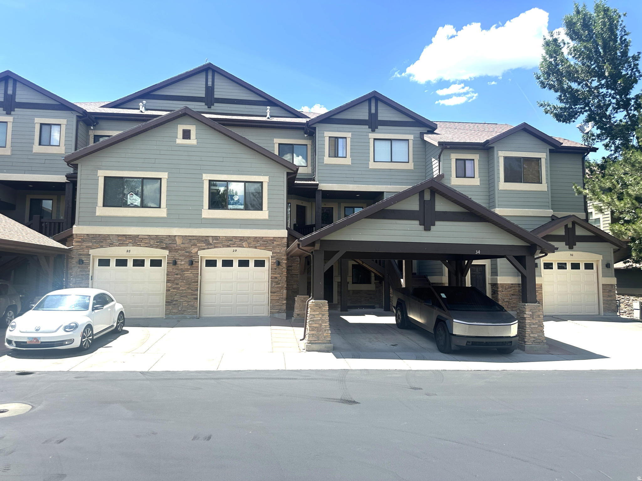 NIGHTLY RENTALS APPROVED! Turn Key Condo: All Furniture & Accessories Included. Incredible Investment Opportunity! Views of Pineview Reservoir & Minutes to Snow Basin. Perfect Location in the Complex Near Pool & Hot Tub. Well-Maintained, LVP Flooring, Granite Countertops, Fireplace, Grand Master Bath w/ Jetted Garden Tub, Large Deck w/ BBQ, 1 Car Covered Parking. Biking & Hiking Trails Nearby. Enjoy This Incredible Mountain Destination for a Weekend Getaway Retreat, an Investment Property, or a Full-Time Residence.
