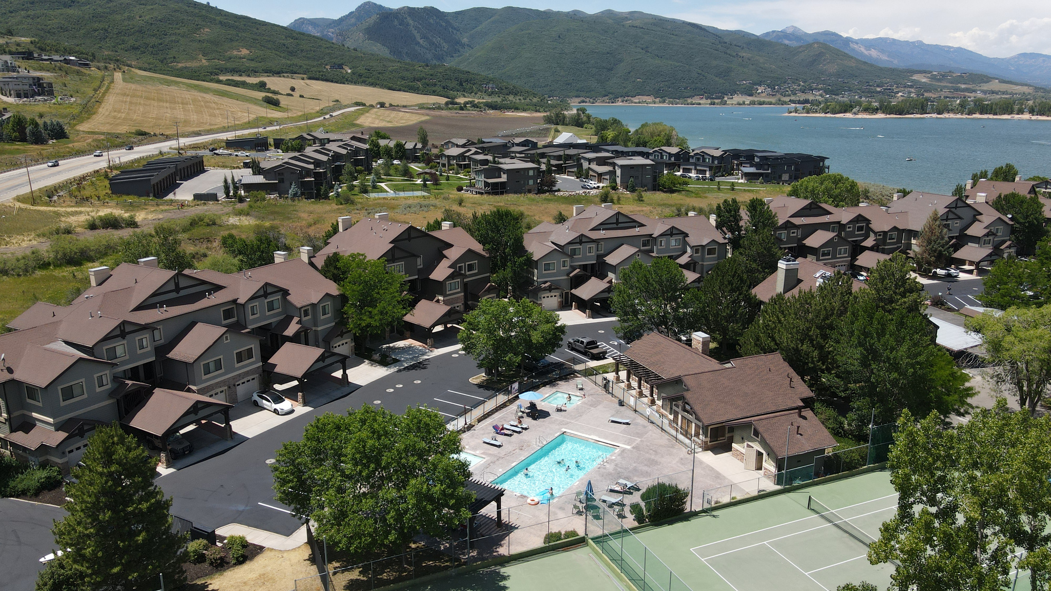 LAKESIDE VILLAGE - Residential