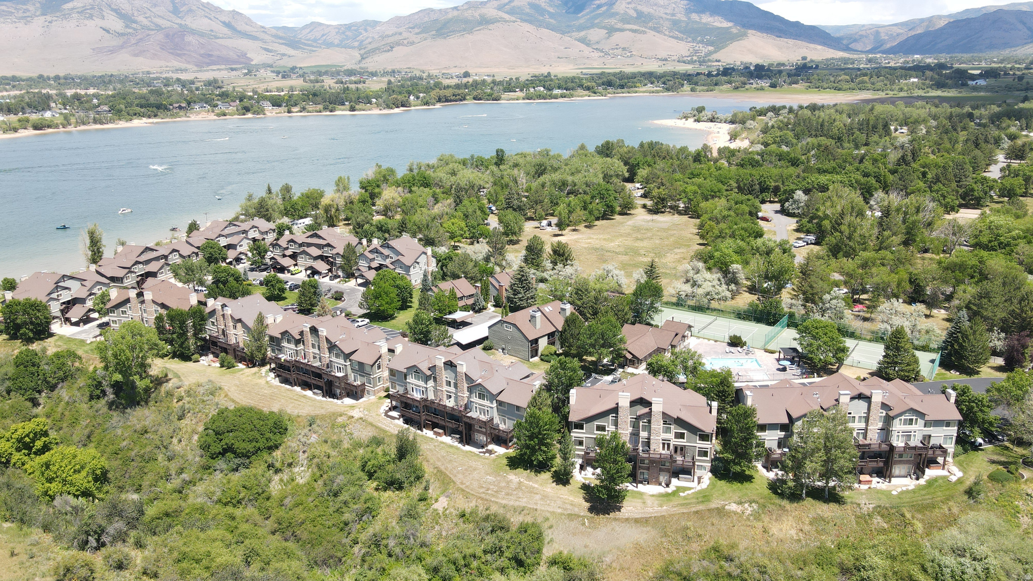 LAKESIDE VILLAGE - Residential