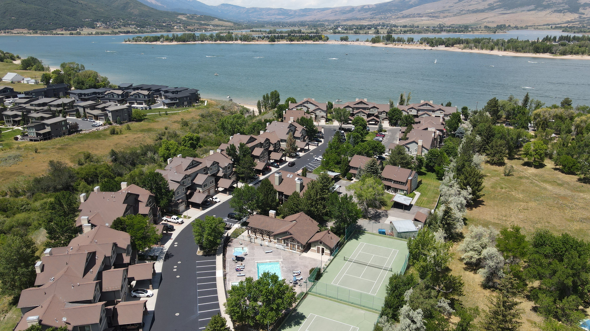 LAKESIDE VILLAGE - Residential
