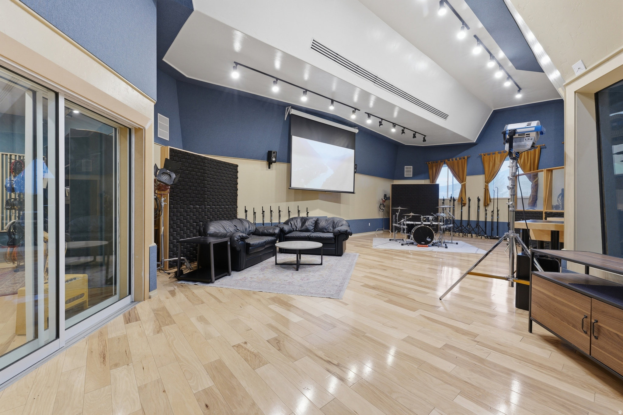 PINE MEADOWS - Residential