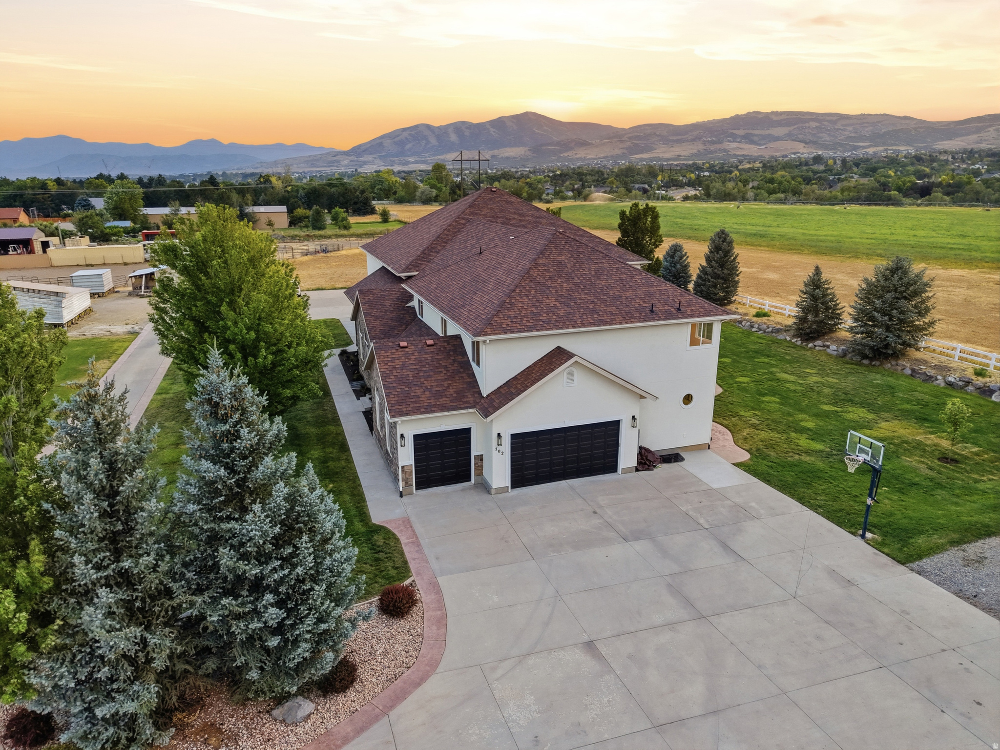 PINE MEADOWS - Residential