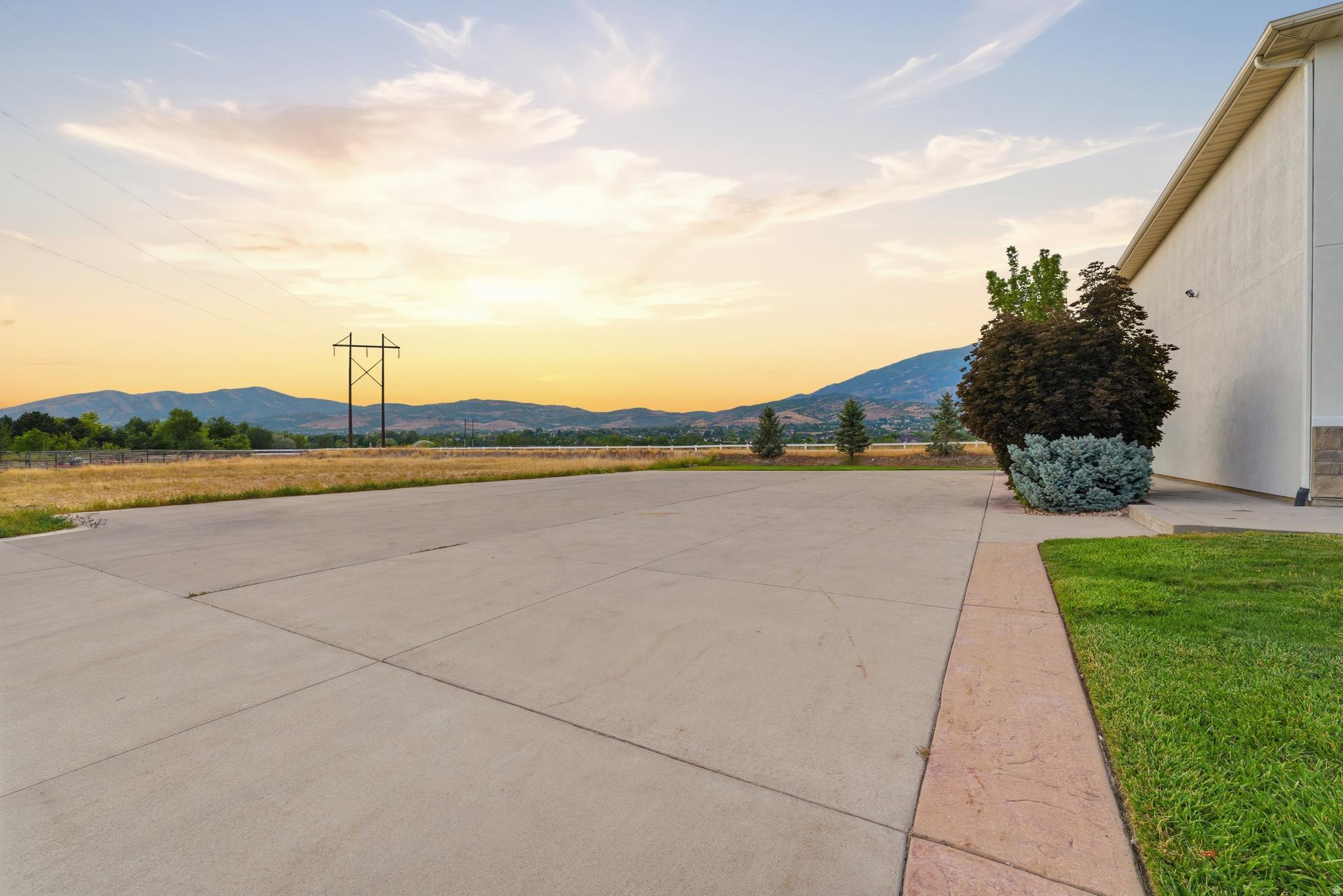 PINE MEADOWS - Residential