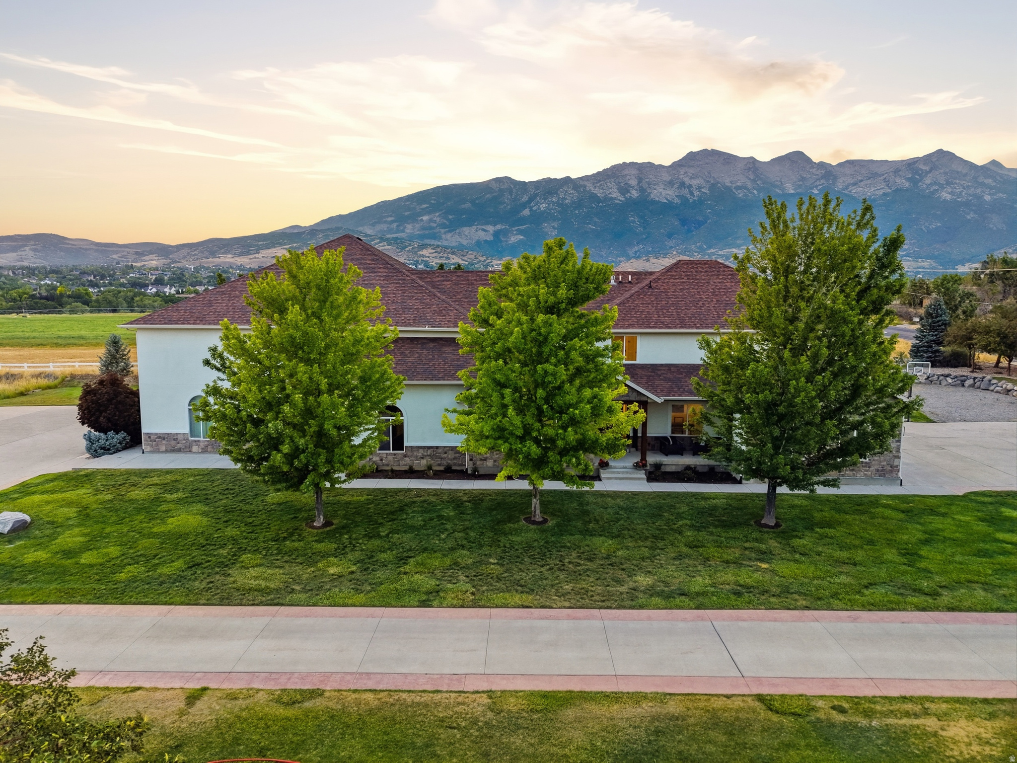 PINE MEADOWS - Residential