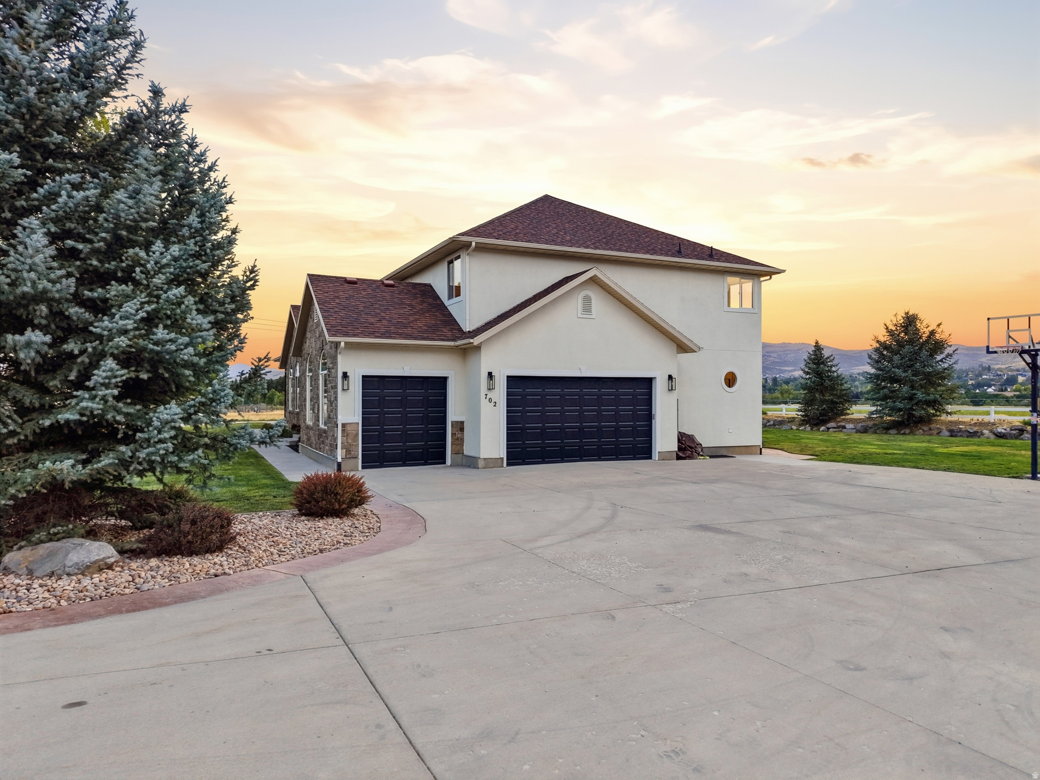 PINE MEADOWS - Residential
