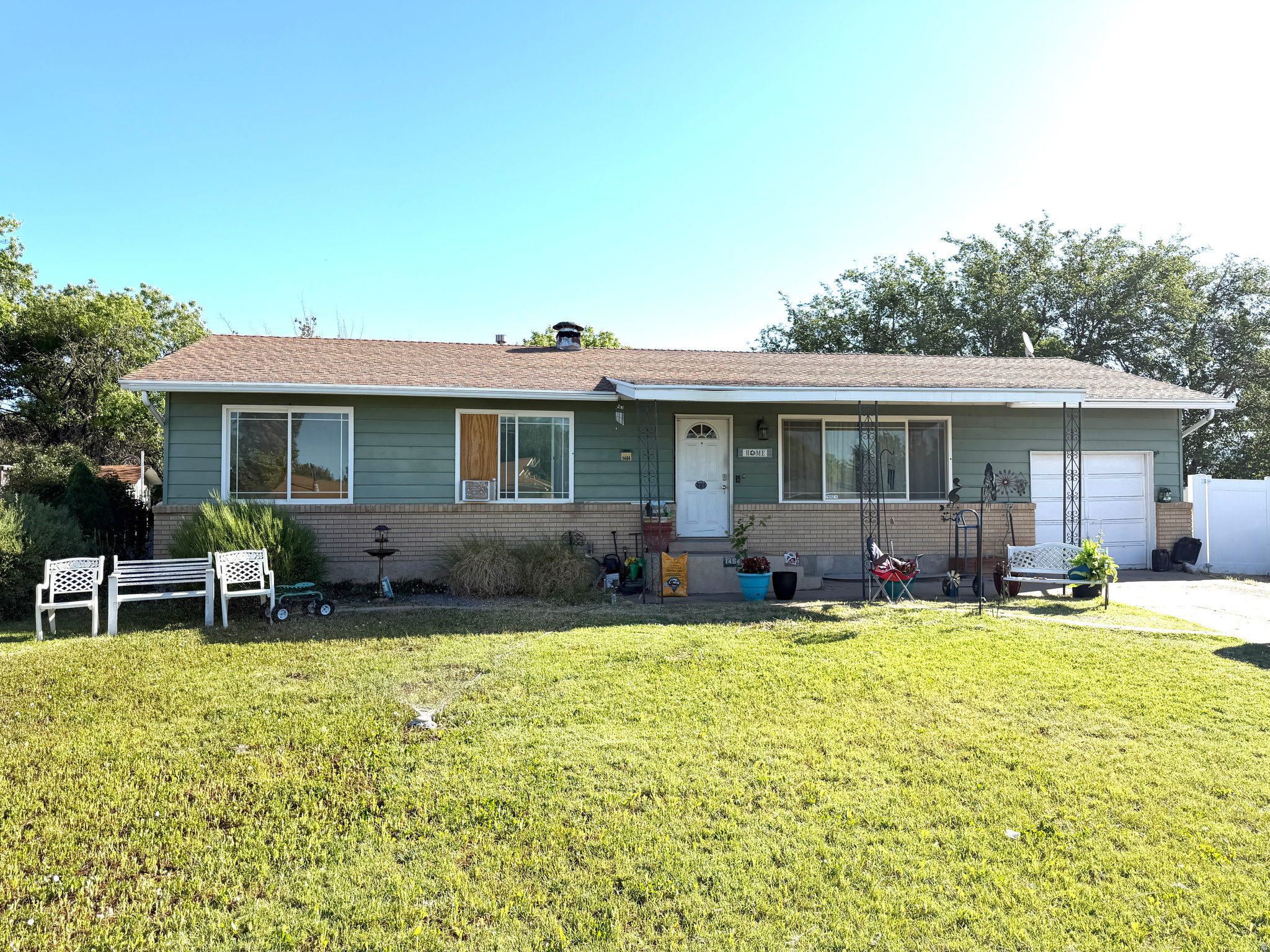 7-bedroom, 3-bath home with convenient access to I-15 freeway. Great location close to the bus line, Hill Air Force Base, shopping, dining.  The basement features a separate entrance and has potential for an accessory apartment or mother-in-law suite.   There's ample room to parking  and RV or camper trailer next to the house with ease.