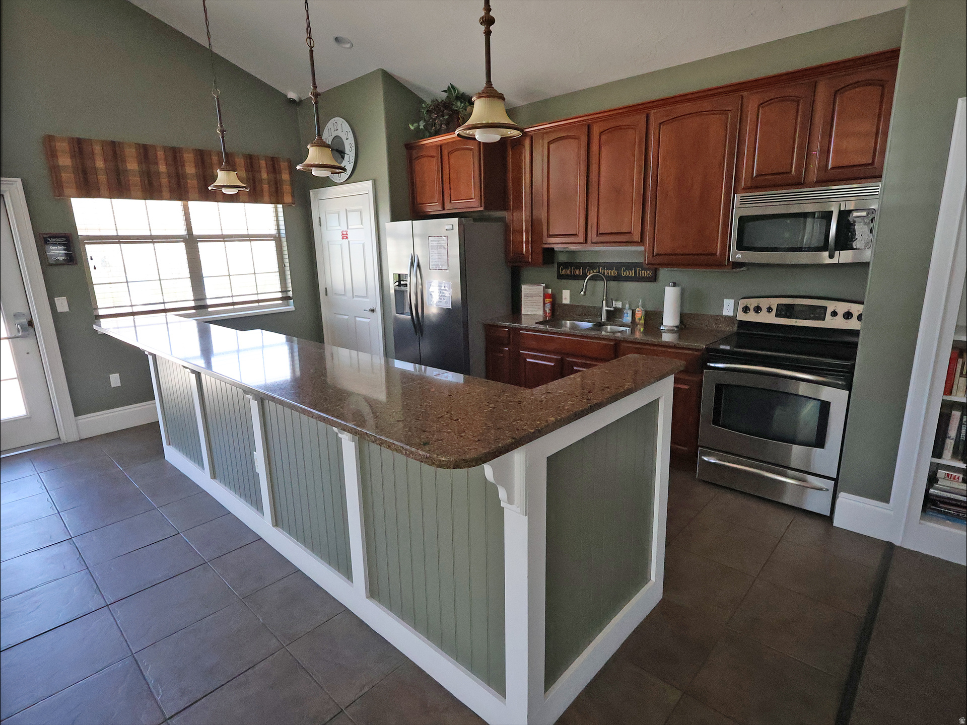 TOWNE CENTER VILLAS - Residential