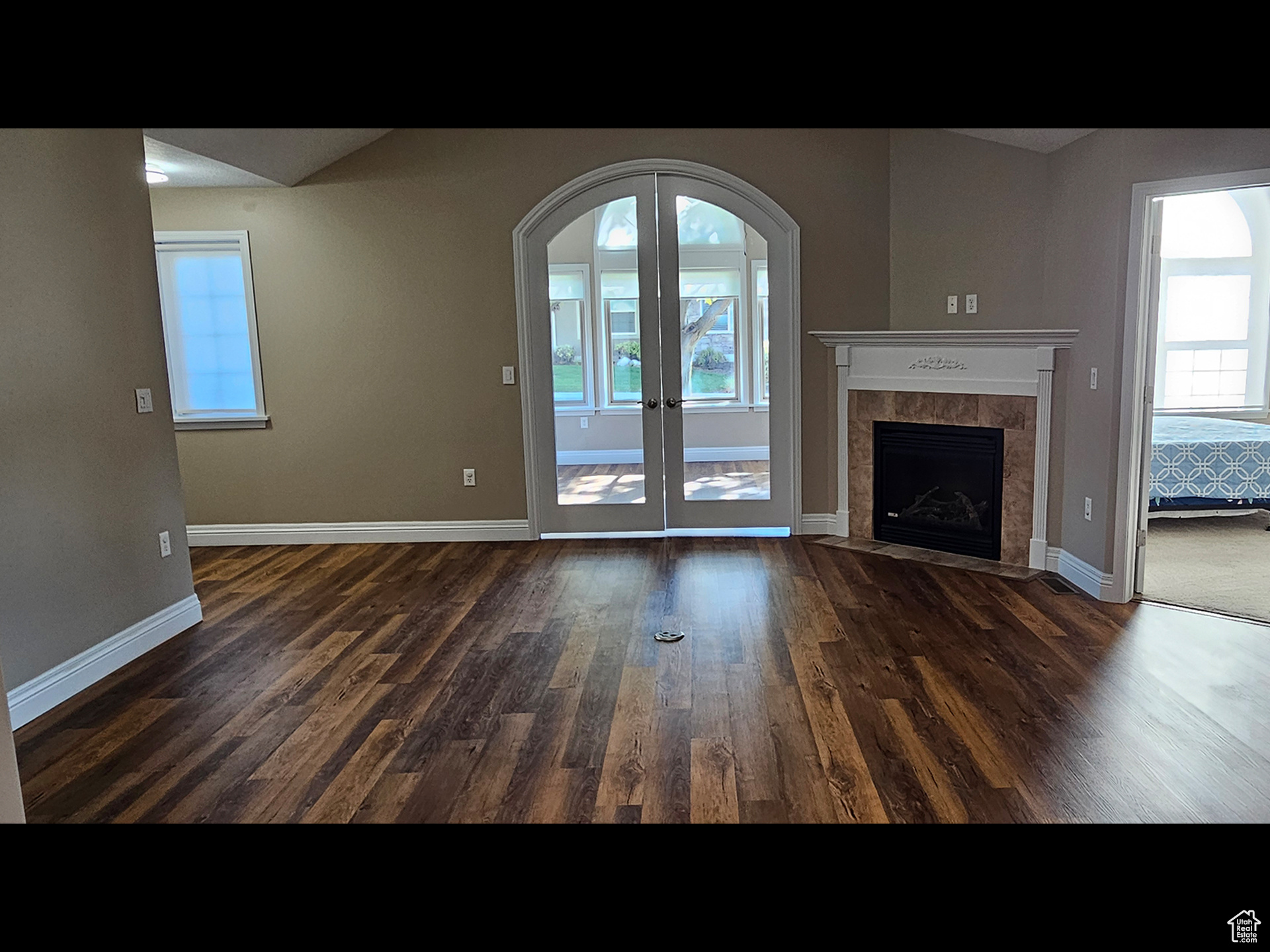 TOWNE CENTER VILLAS - Residential