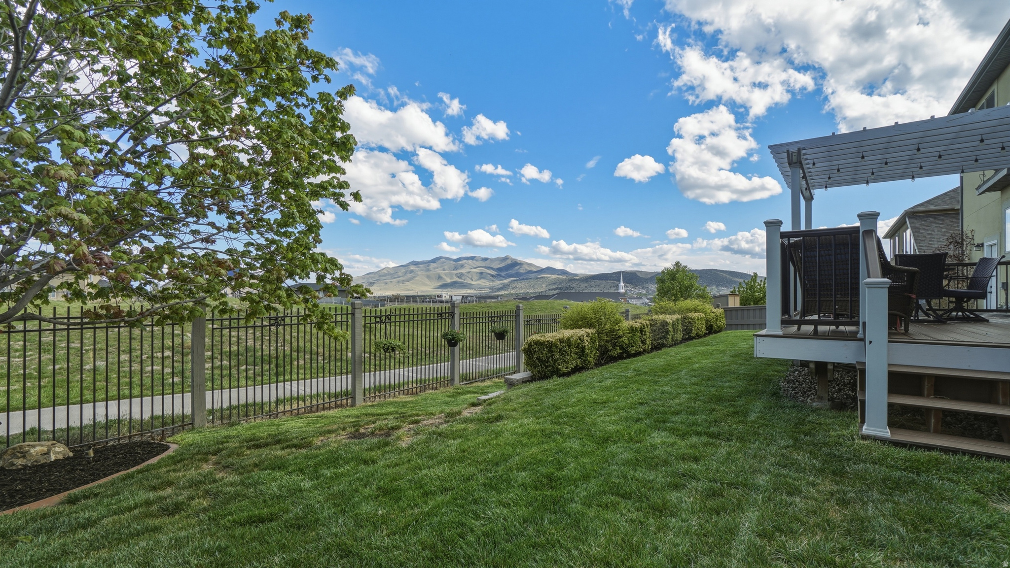 HIGHLANDS ON THE GREEN - Residential