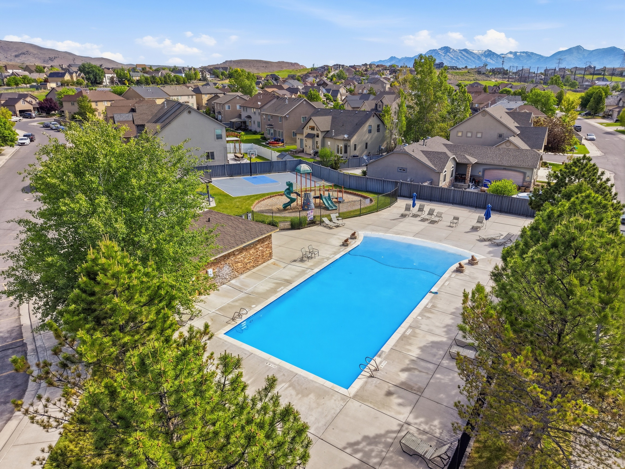 HIGHLANDS ON THE GREEN - Residential