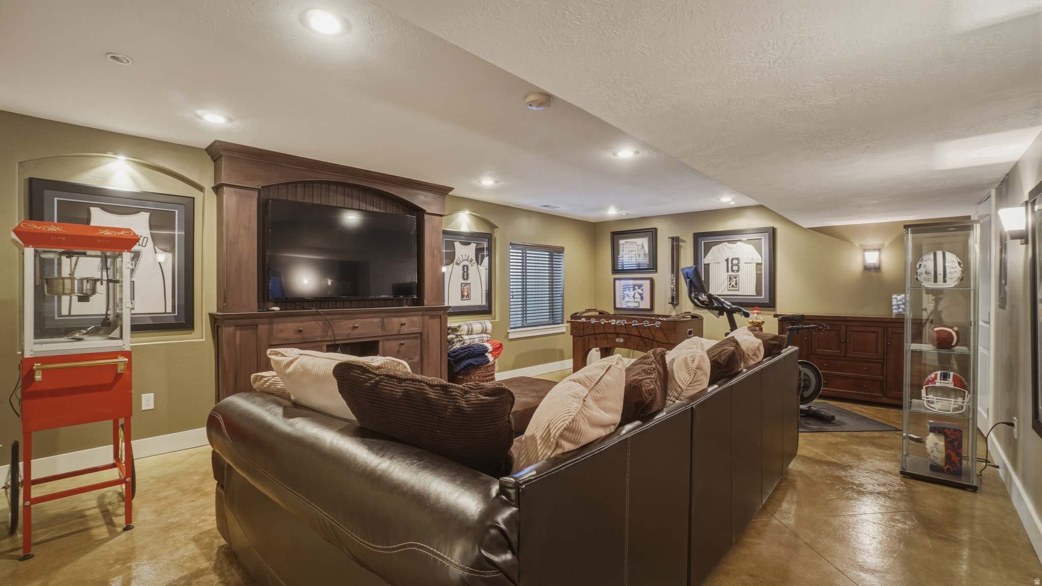 HIGHLANDS ON THE GREEN - Residential