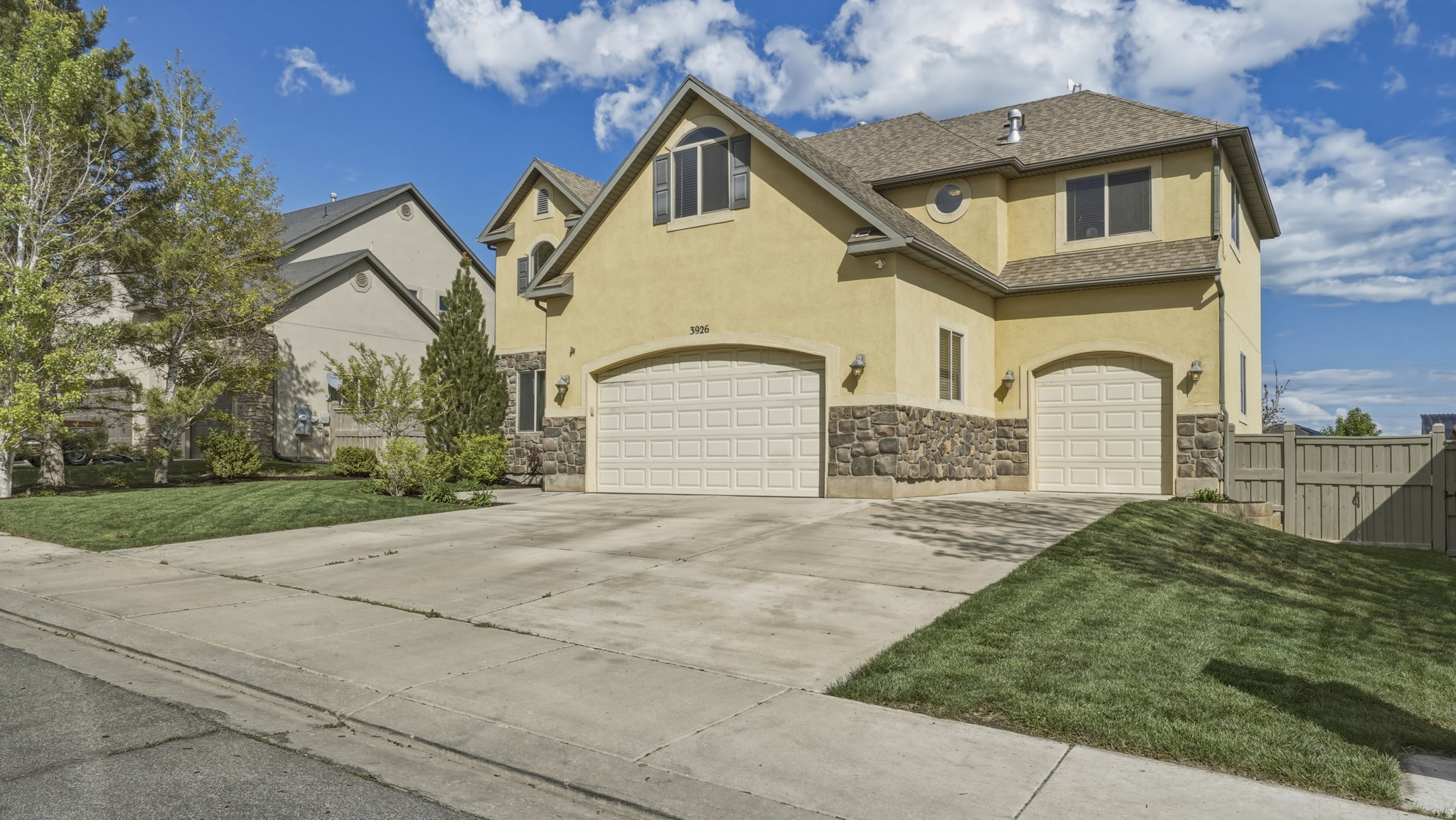 HIGHLANDS ON THE GREEN - Residential