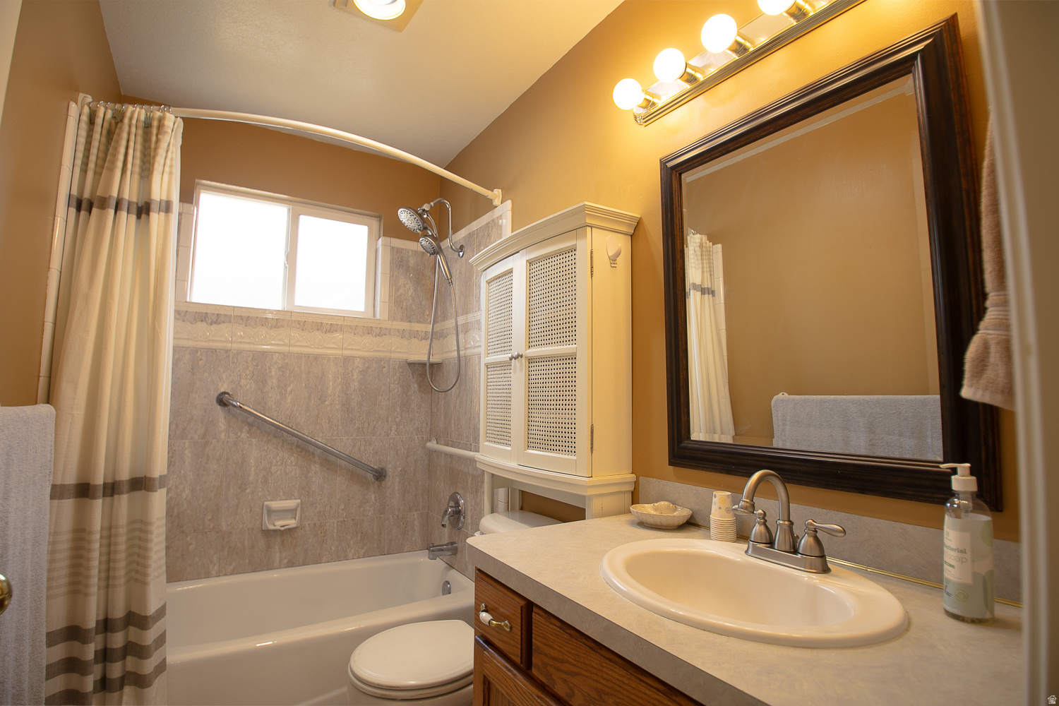 FOX CHASE - Residential