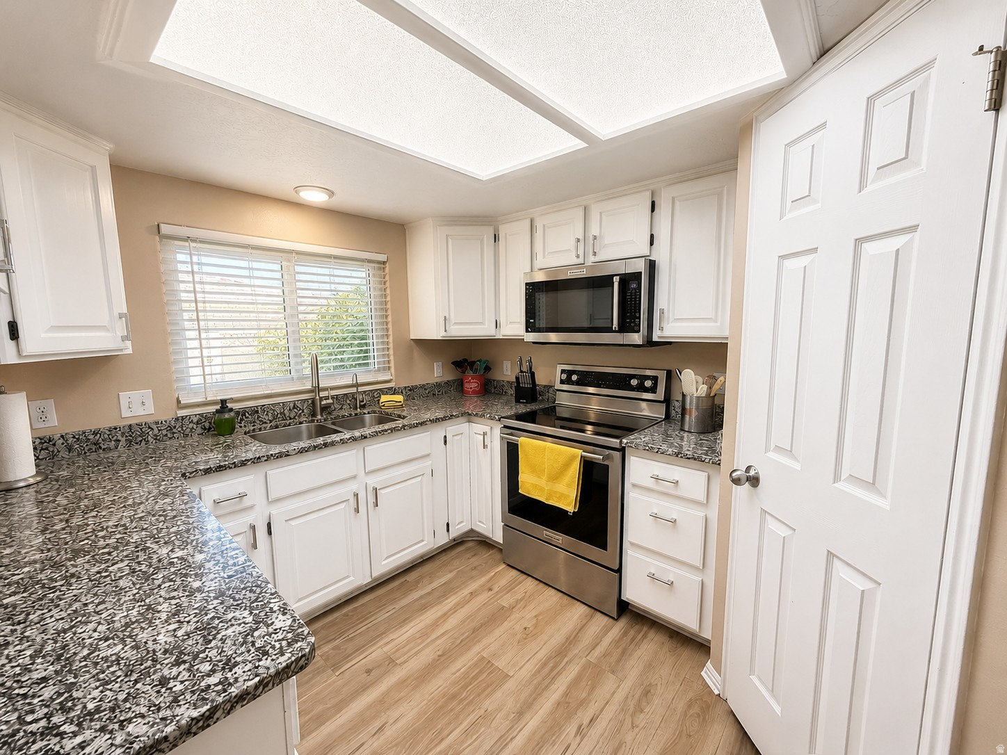 SUN COUNTRY MEADOWS SOUTH TH 1 - Residential