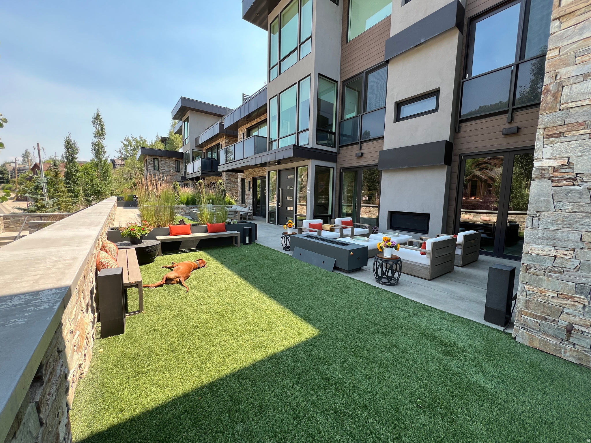 ROUNDABOUT - Residential