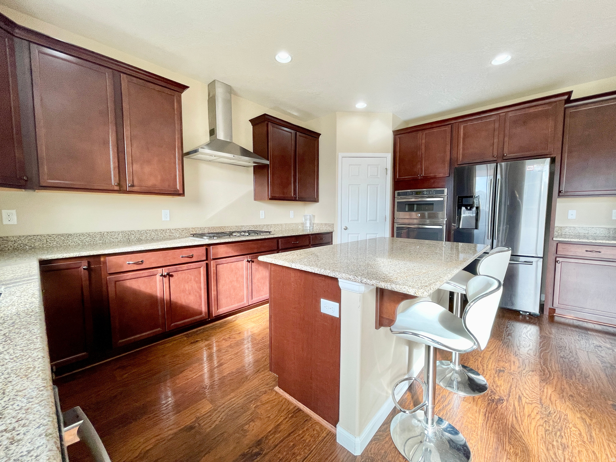 ROYAL FARMS - Residential