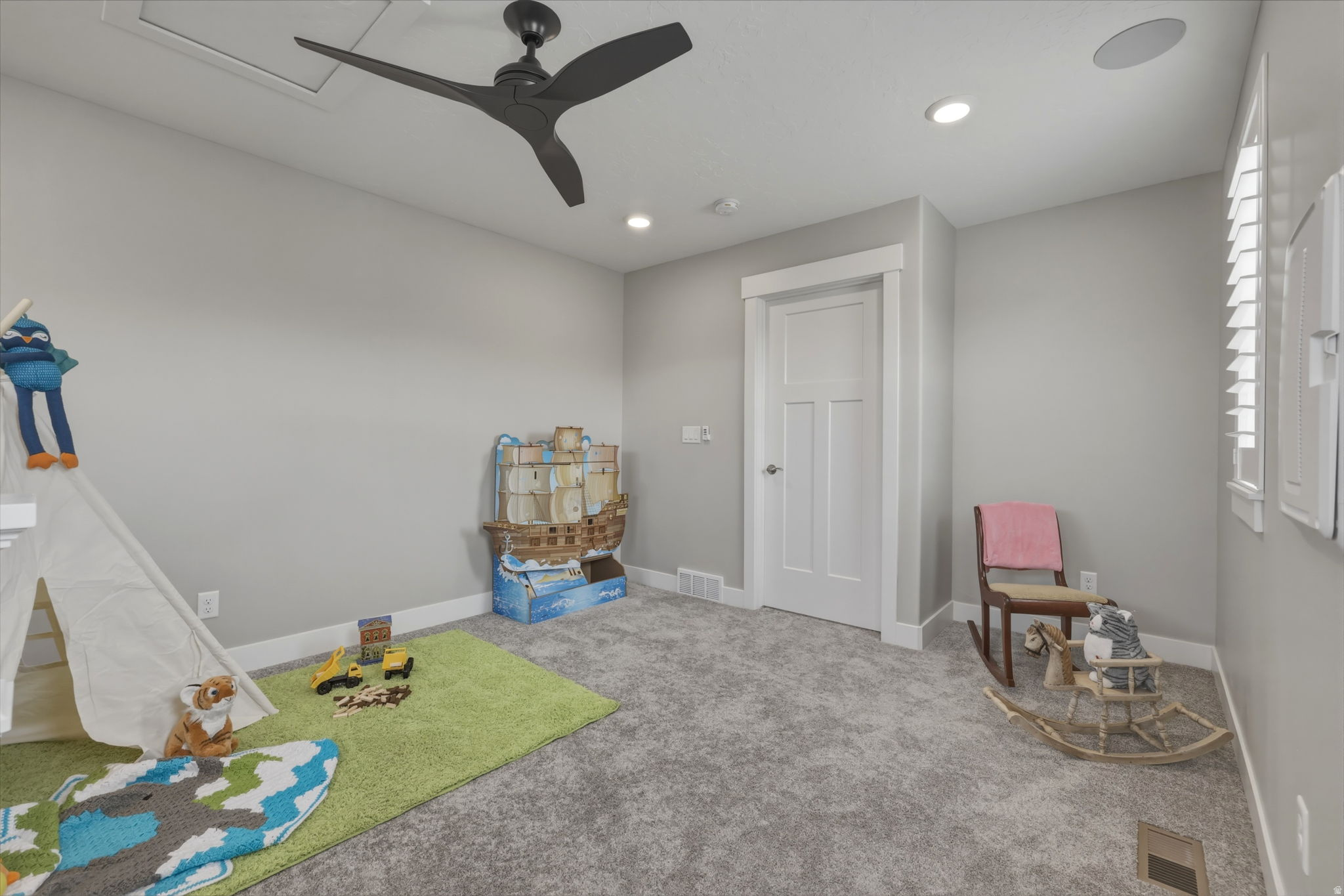 DAYBREAK SPRING HOUSE VILLAGE - Residential