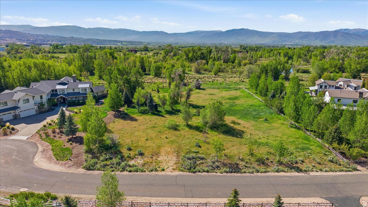 RIVER MEADOWS - Land