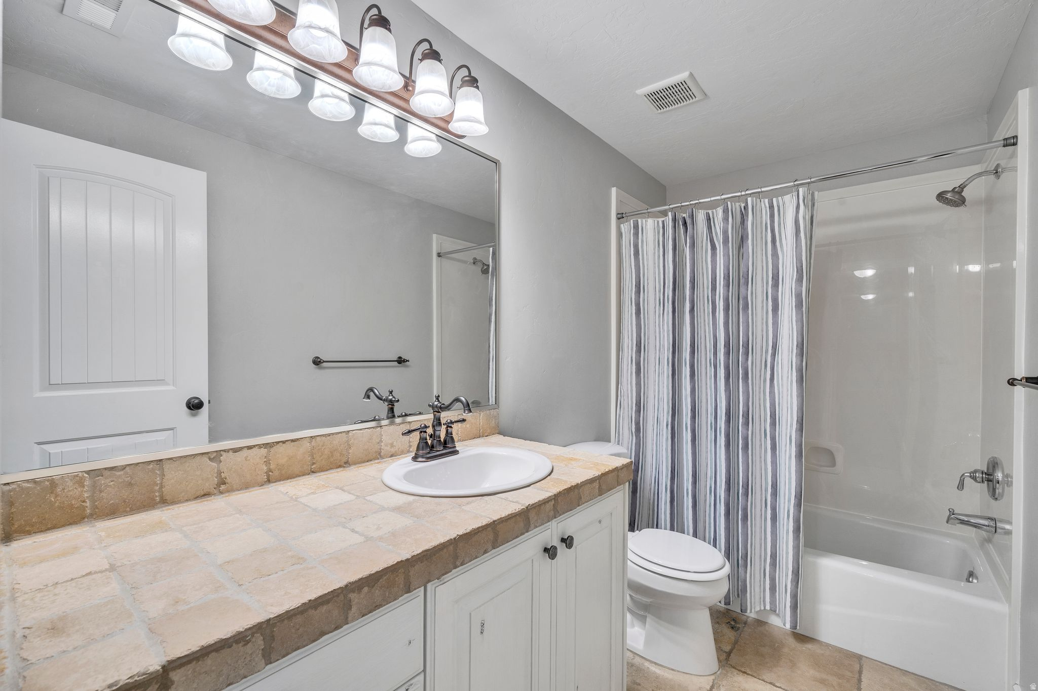QUAIL HOLLOW - Residential