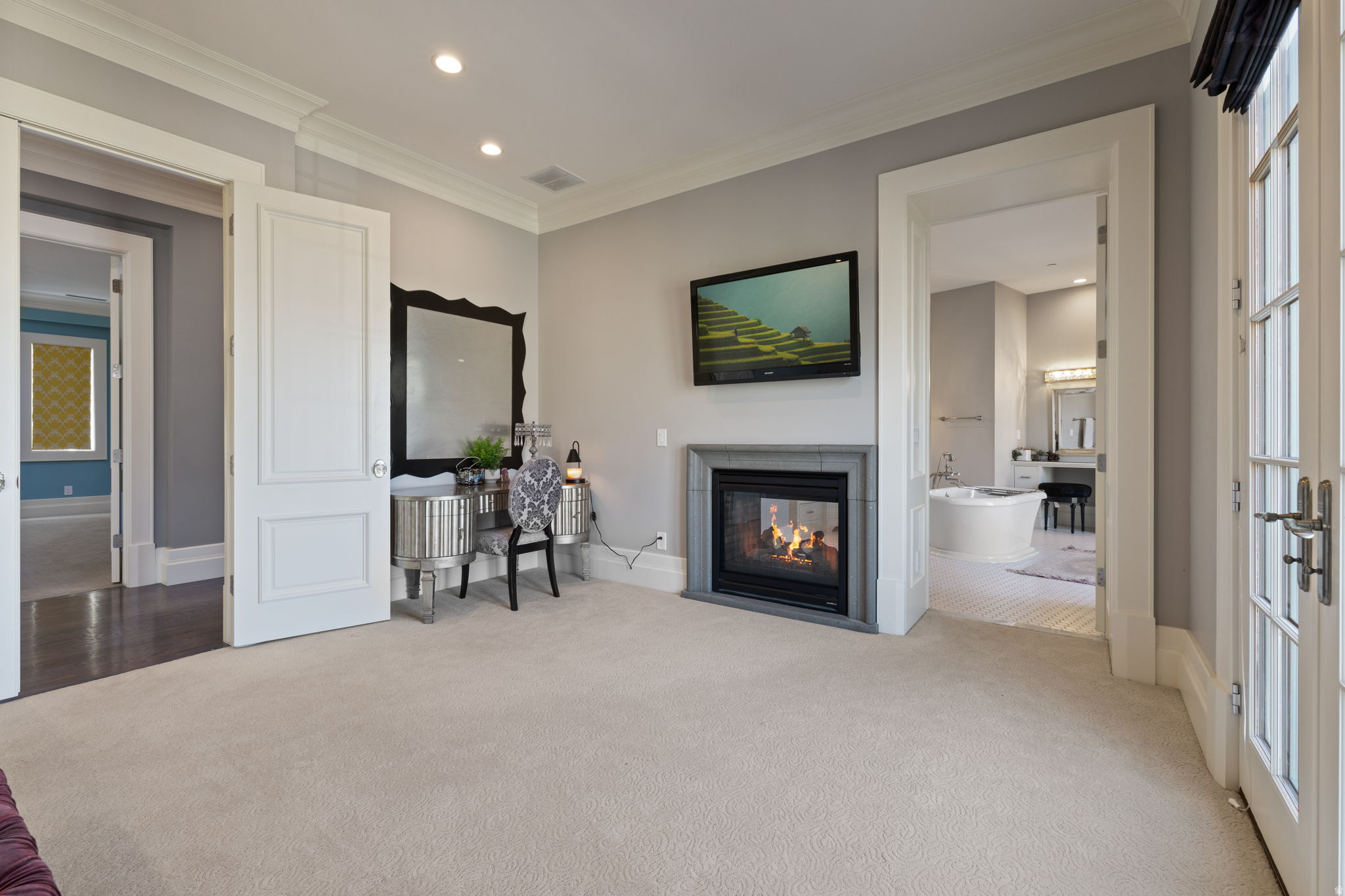 COVE IN CORNERCANYON - Residential