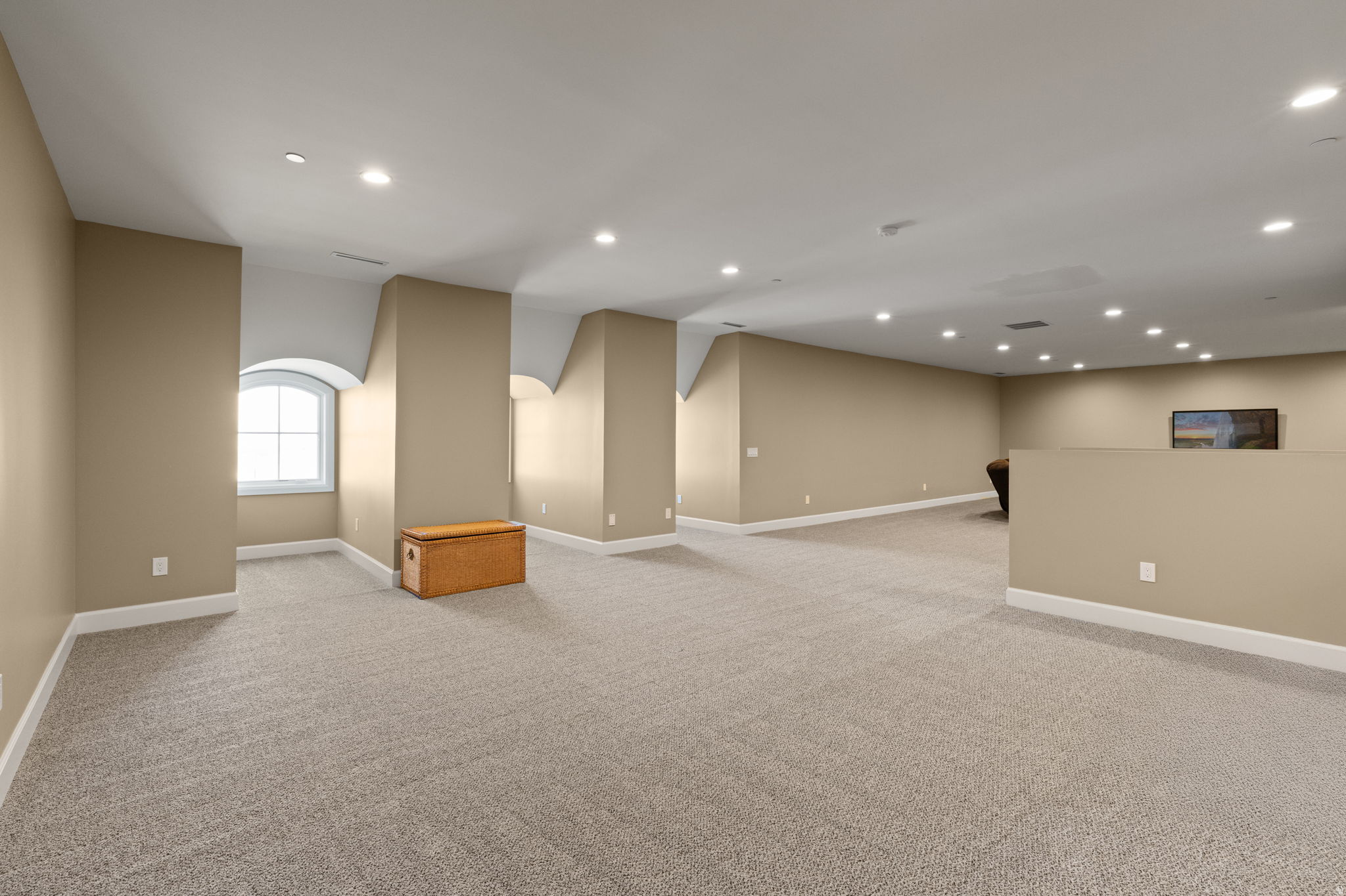 COVE IN CORNERCANYON - Residential