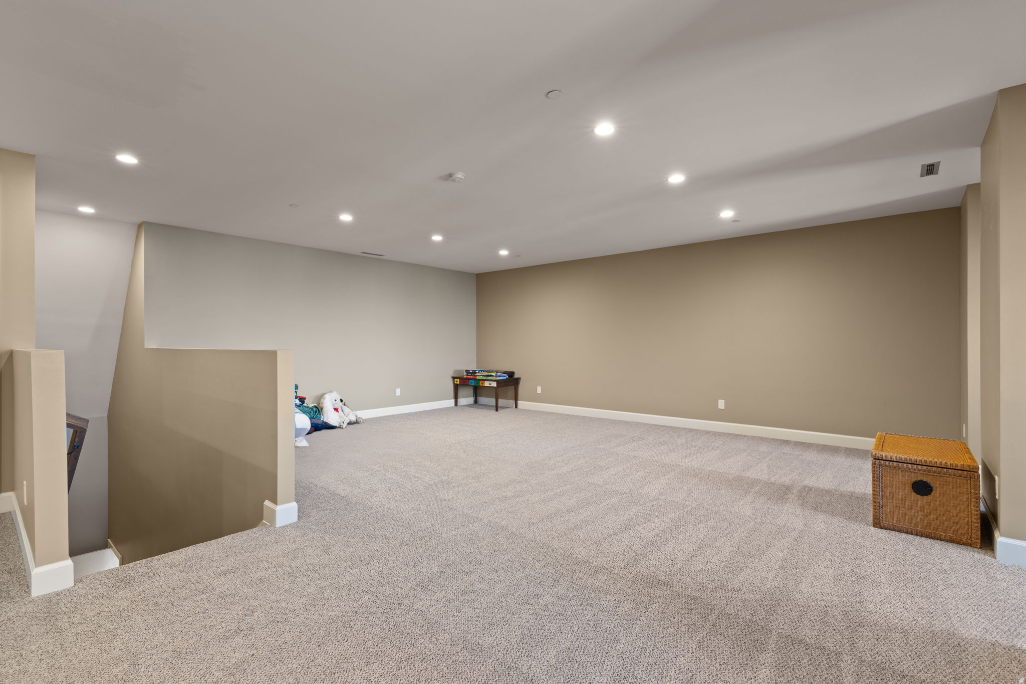 COVE IN CORNERCANYON - Residential