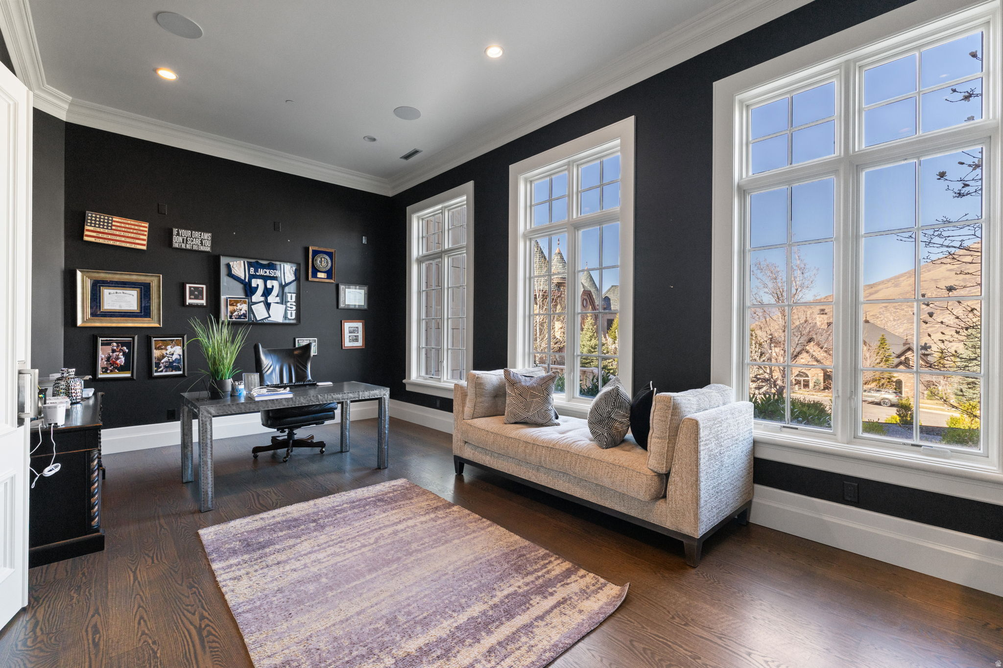 COVE IN CORNERCANYON - Residential