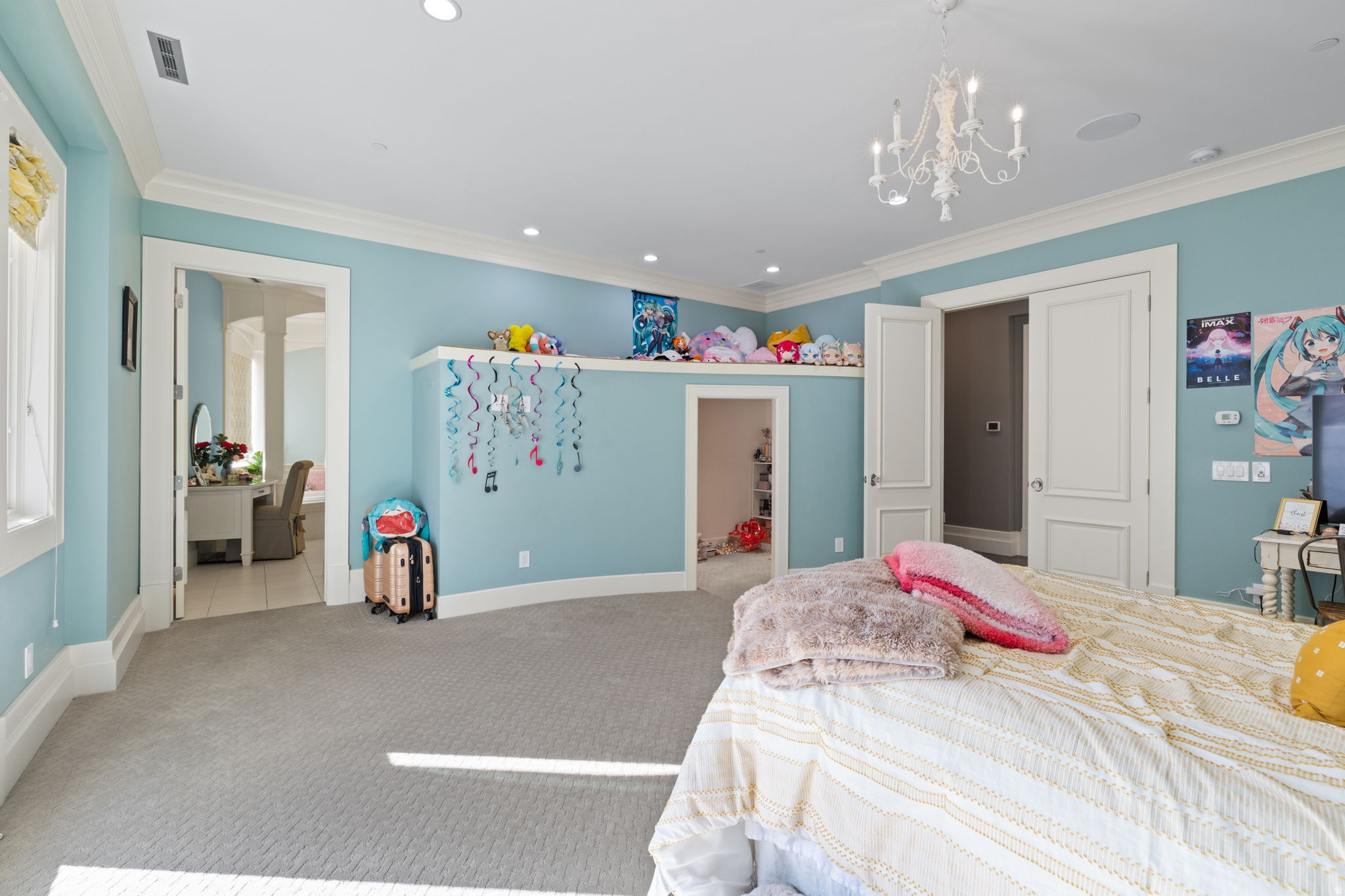 COVE IN CORNERCANYON - Residential