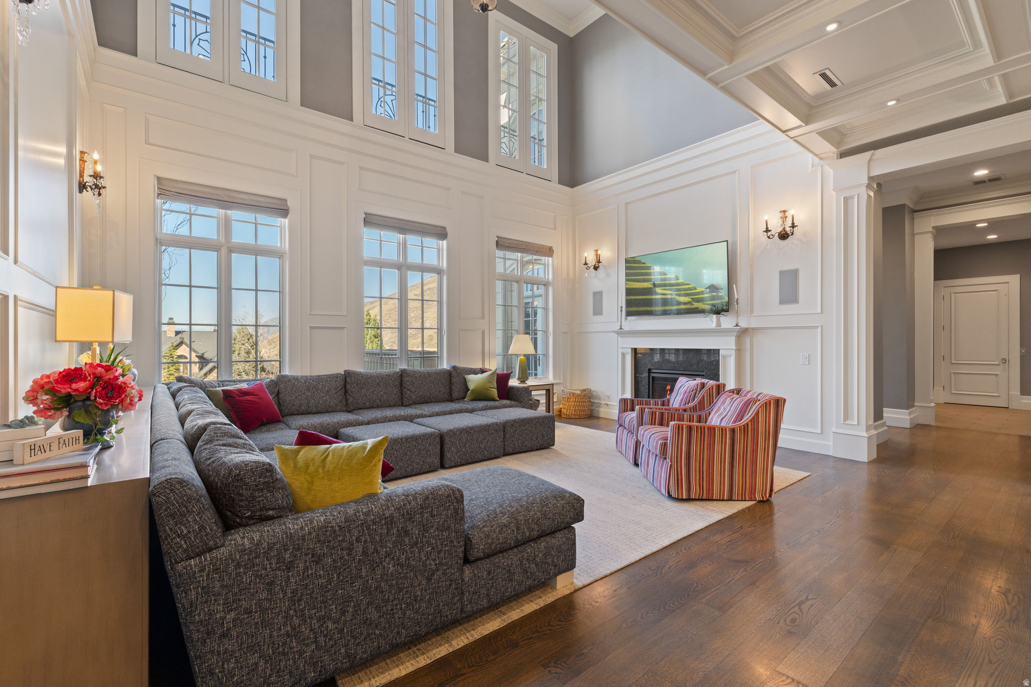 COVE IN CORNERCANYON - Residential