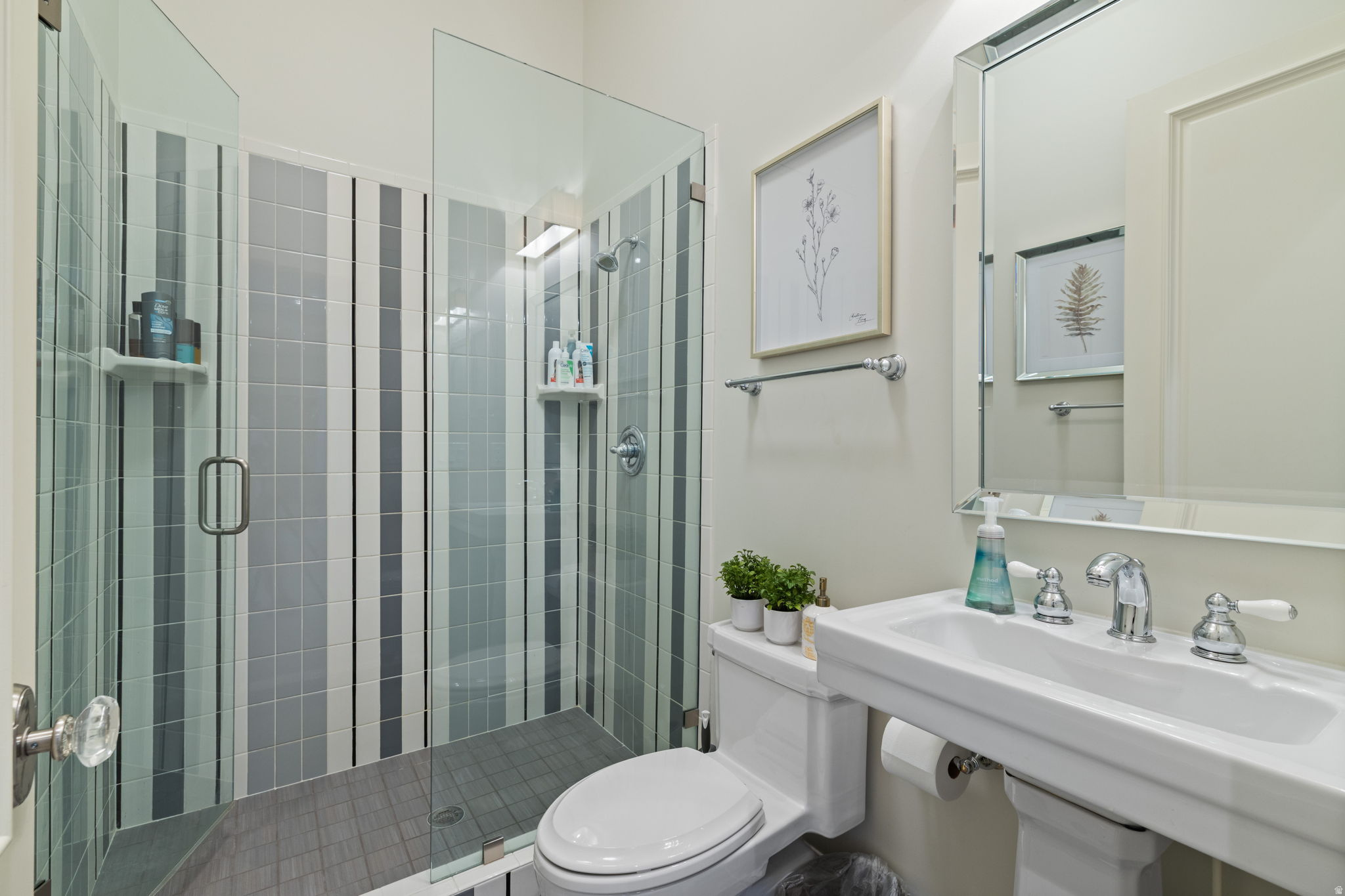 COVE IN CORNERCANYON - Residential