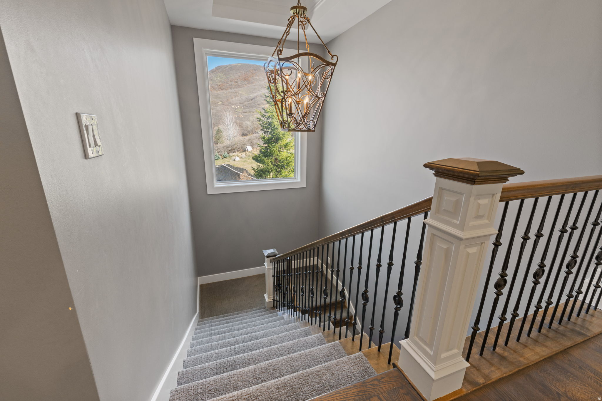 COVE IN CORNERCANYON - Residential
