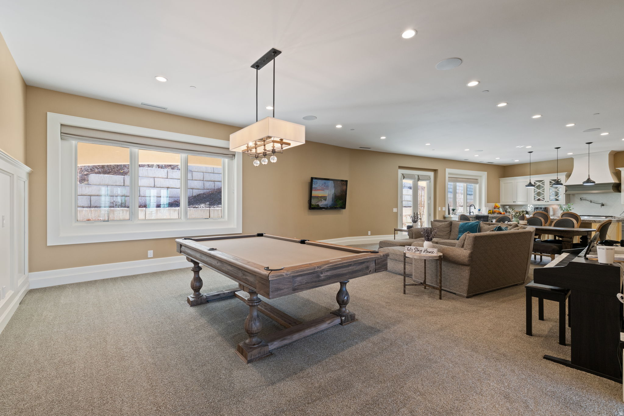 COVE IN CORNERCANYON - Residential