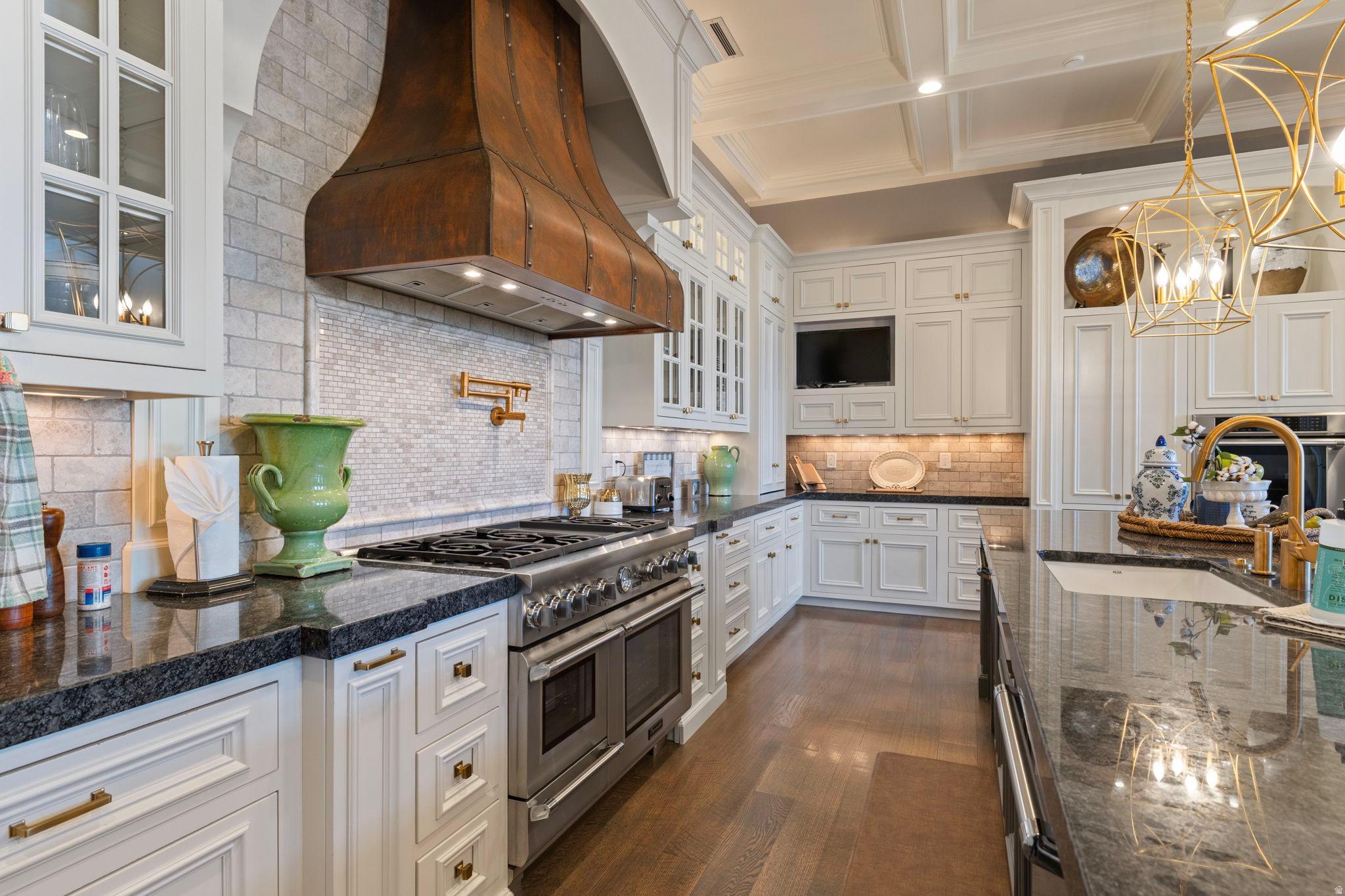 COVE IN CORNERCANYON - Residential