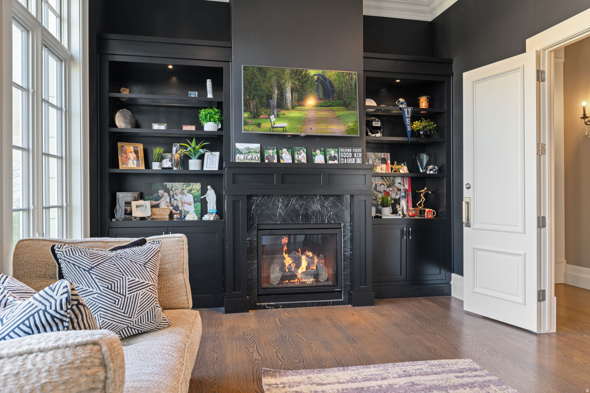 COVE IN CORNERCANYON - Residential