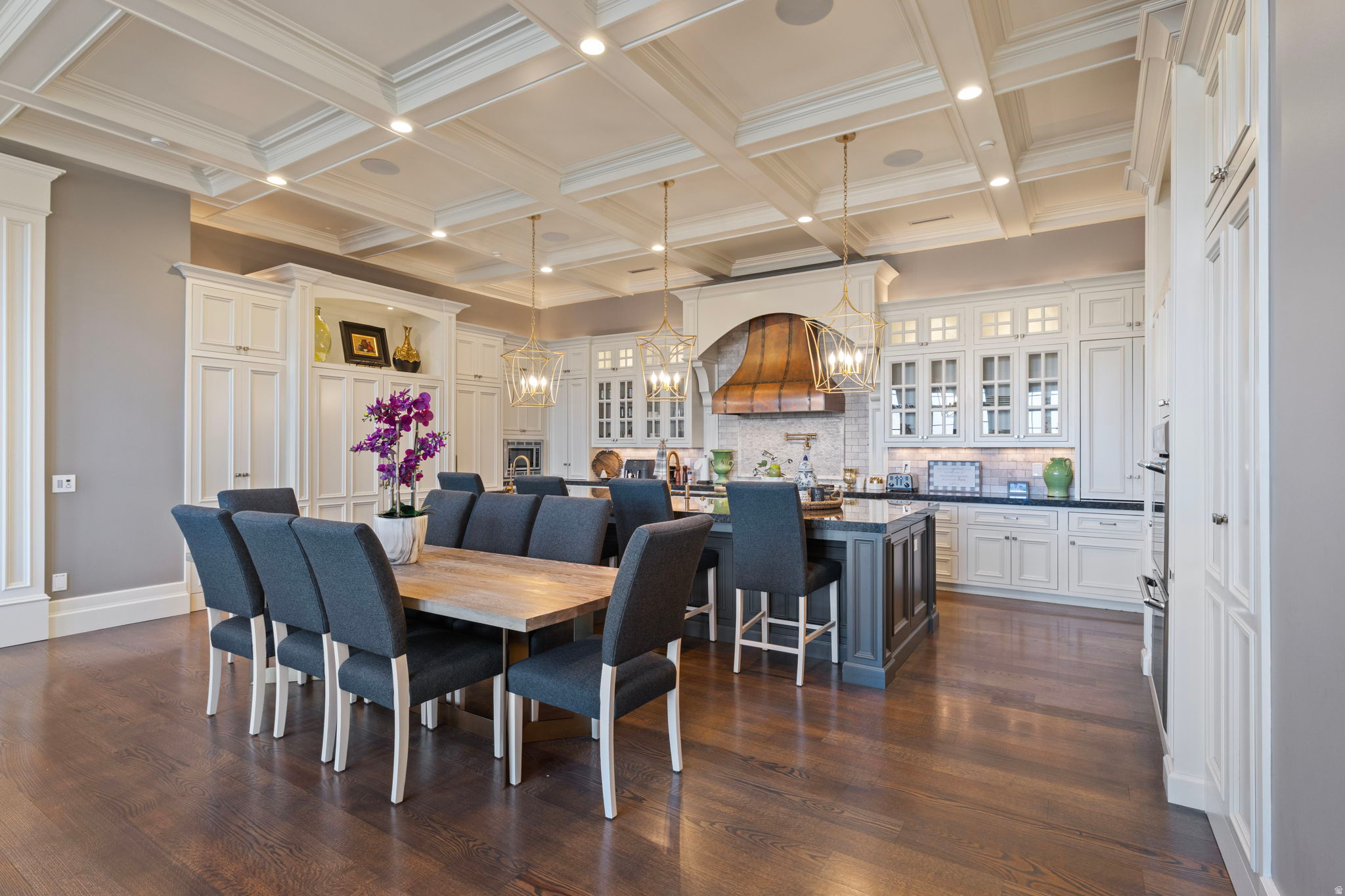 COVE IN CORNERCANYON - Residential