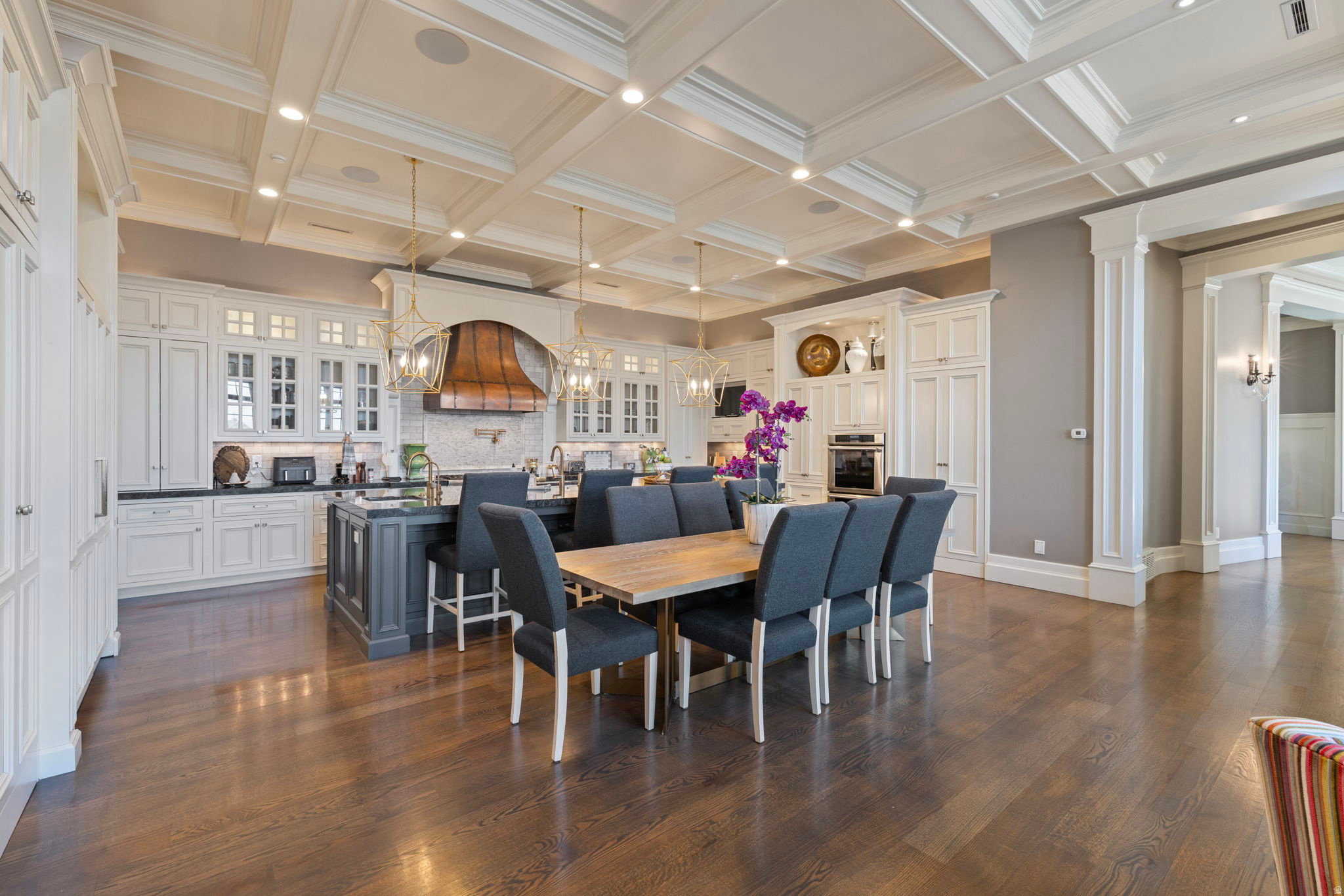 COVE IN CORNERCANYON - Residential