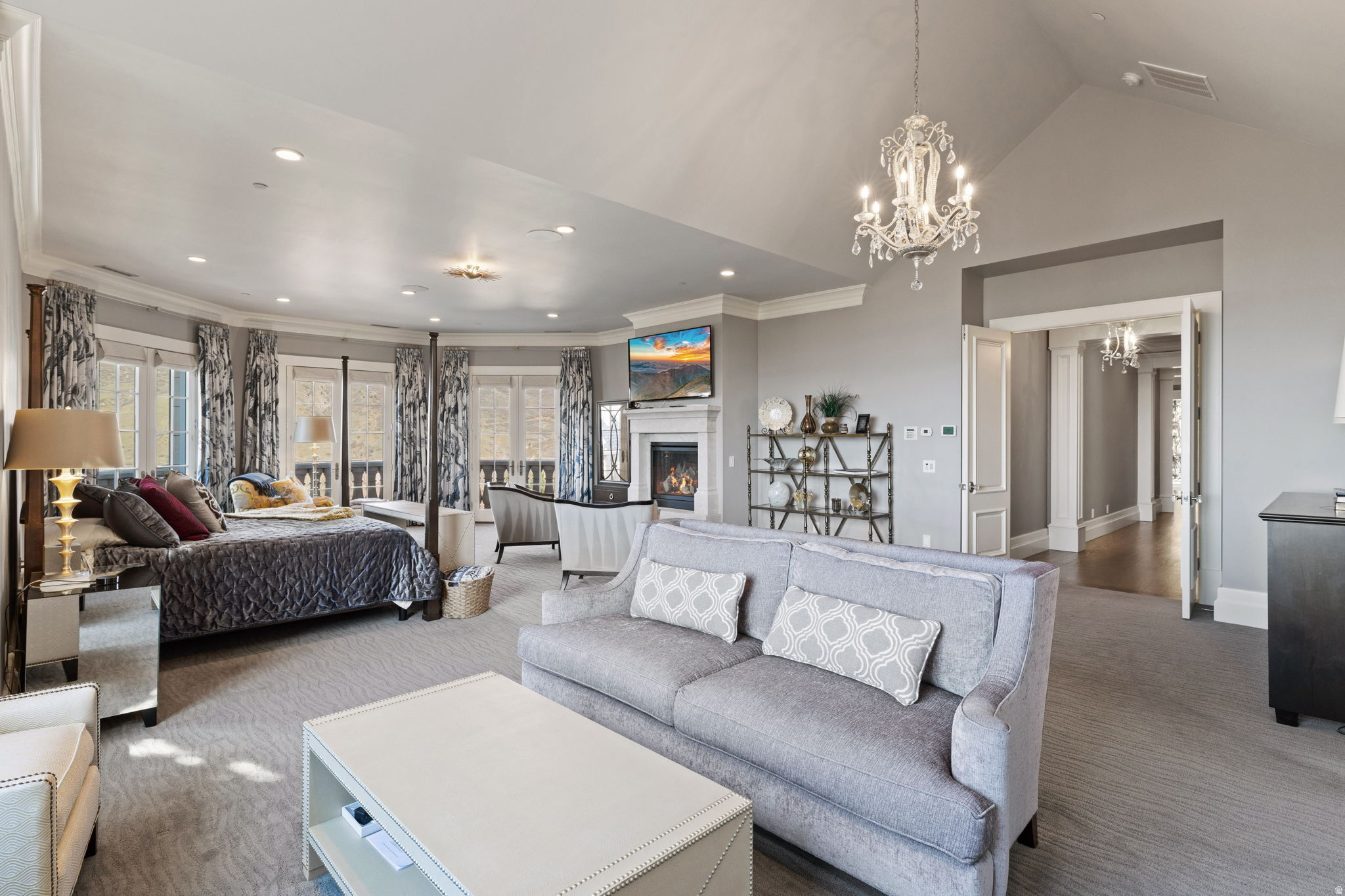 COVE IN CORNERCANYON - Residential