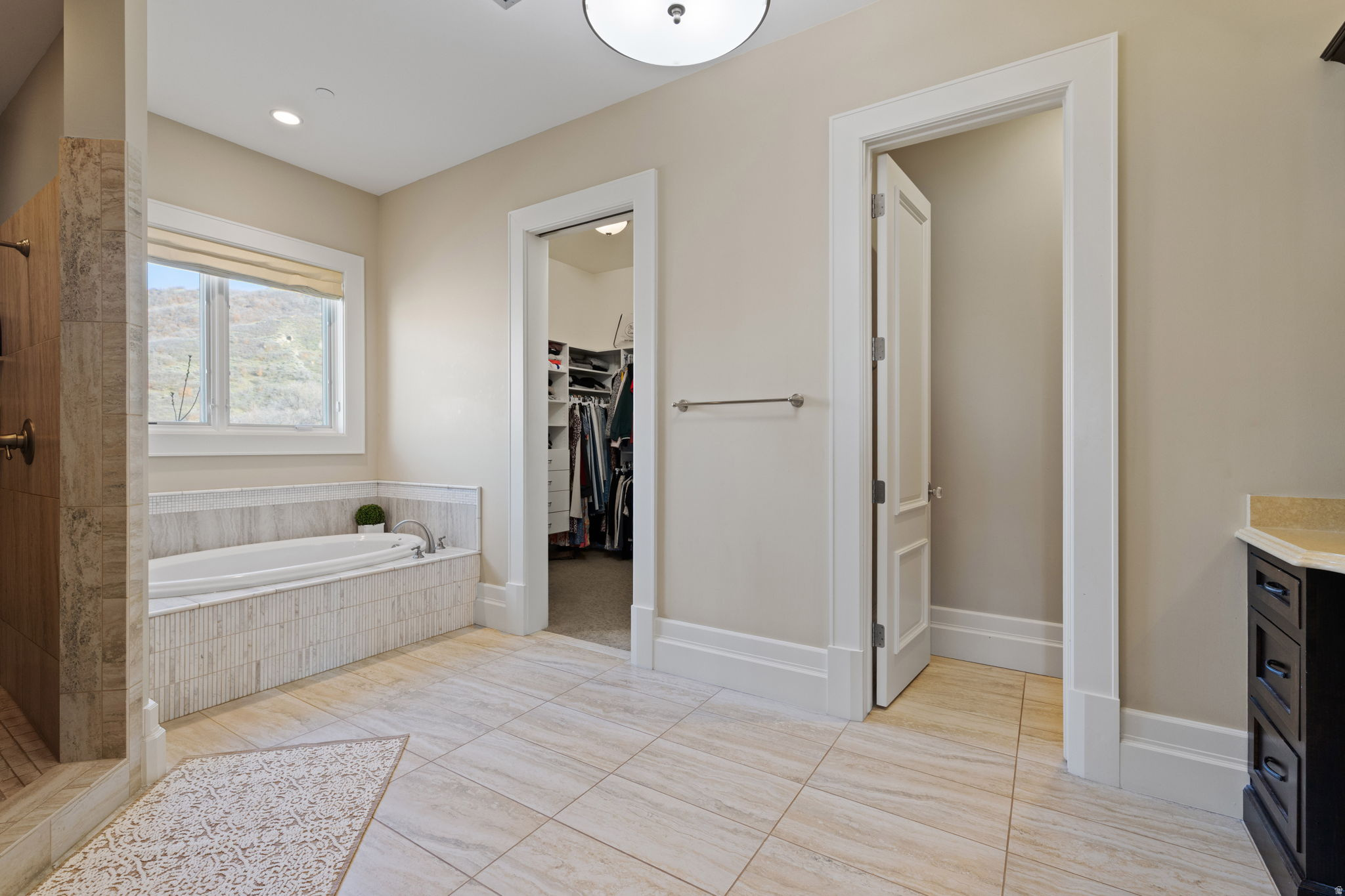 COVE IN CORNERCANYON - Residential
