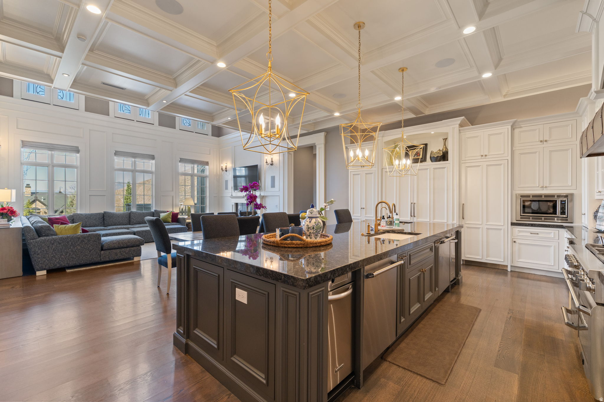 COVE IN CORNERCANYON - Residential
