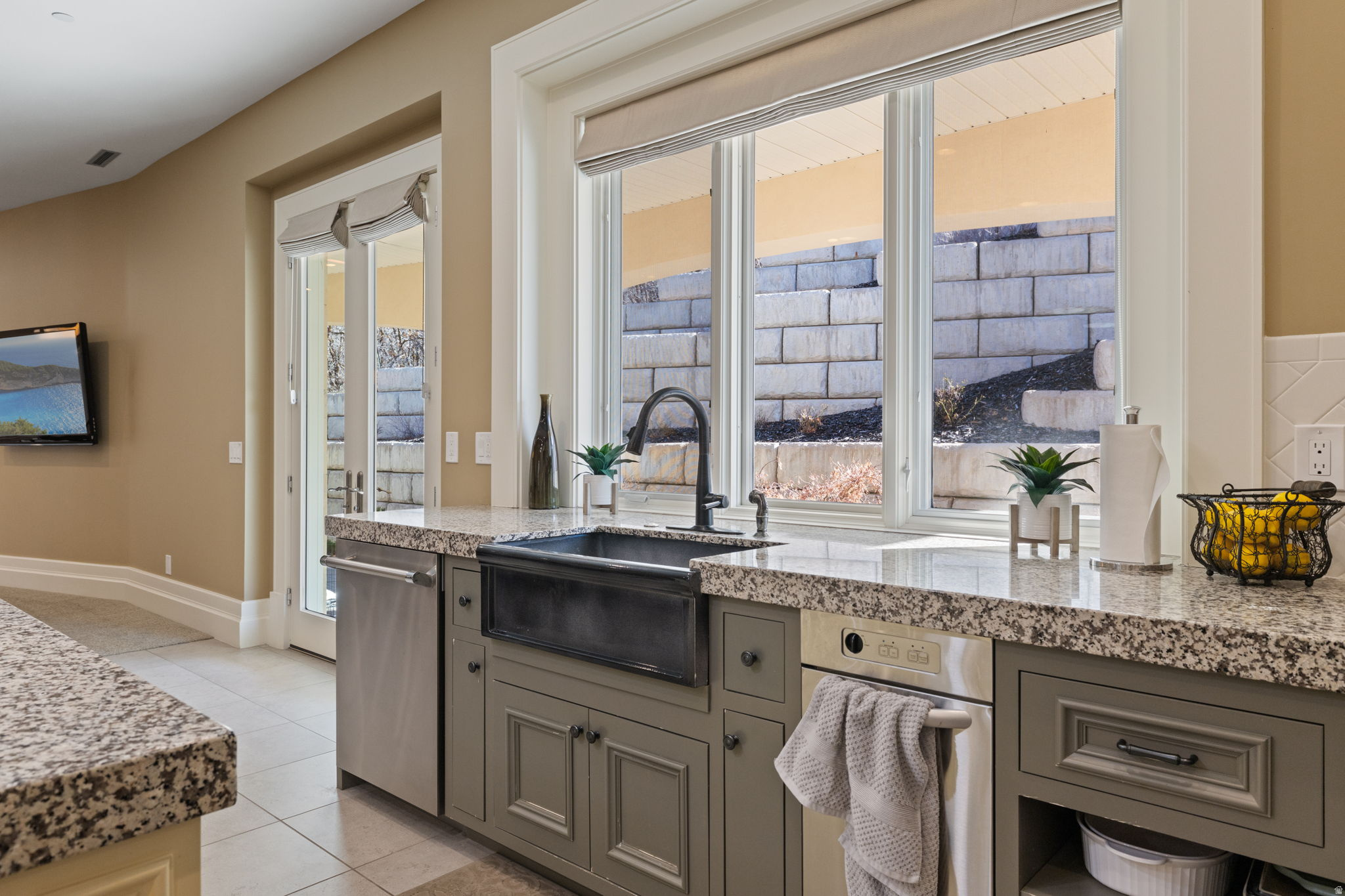 COVE IN CORNERCANYON - Residential