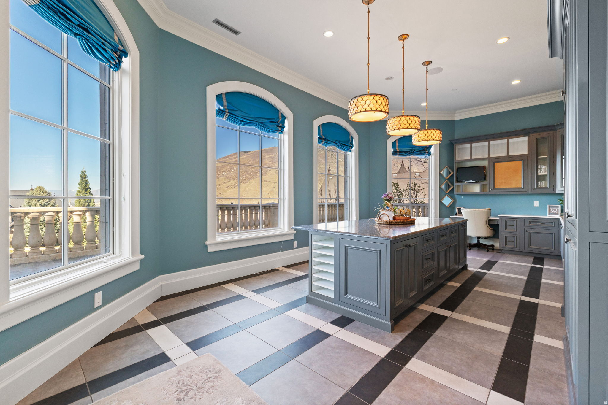 COVE IN CORNERCANYON - Residential