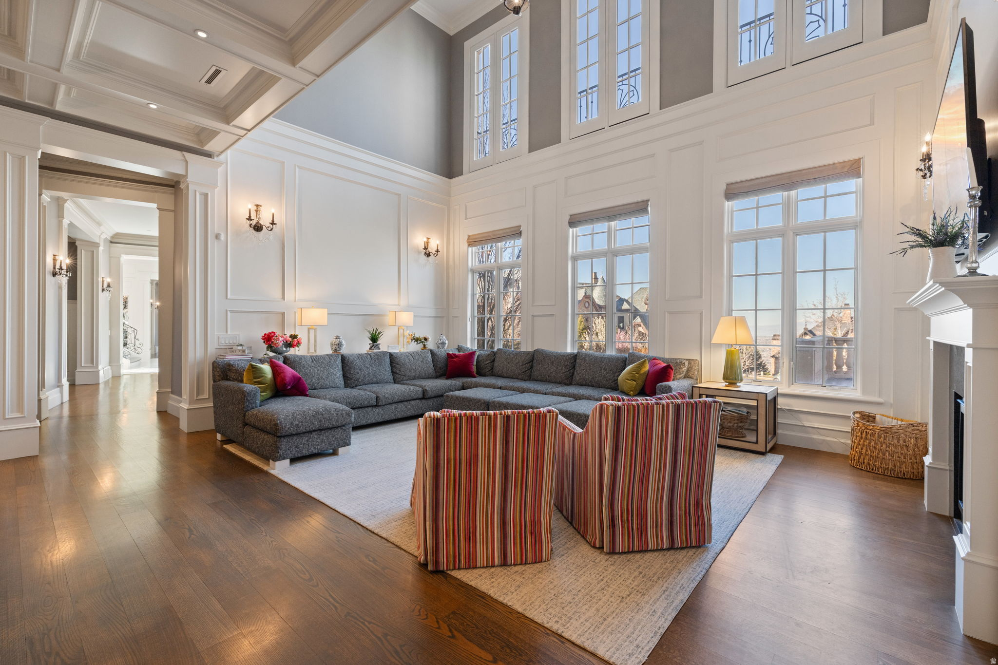 COVE IN CORNERCANYON - Residential