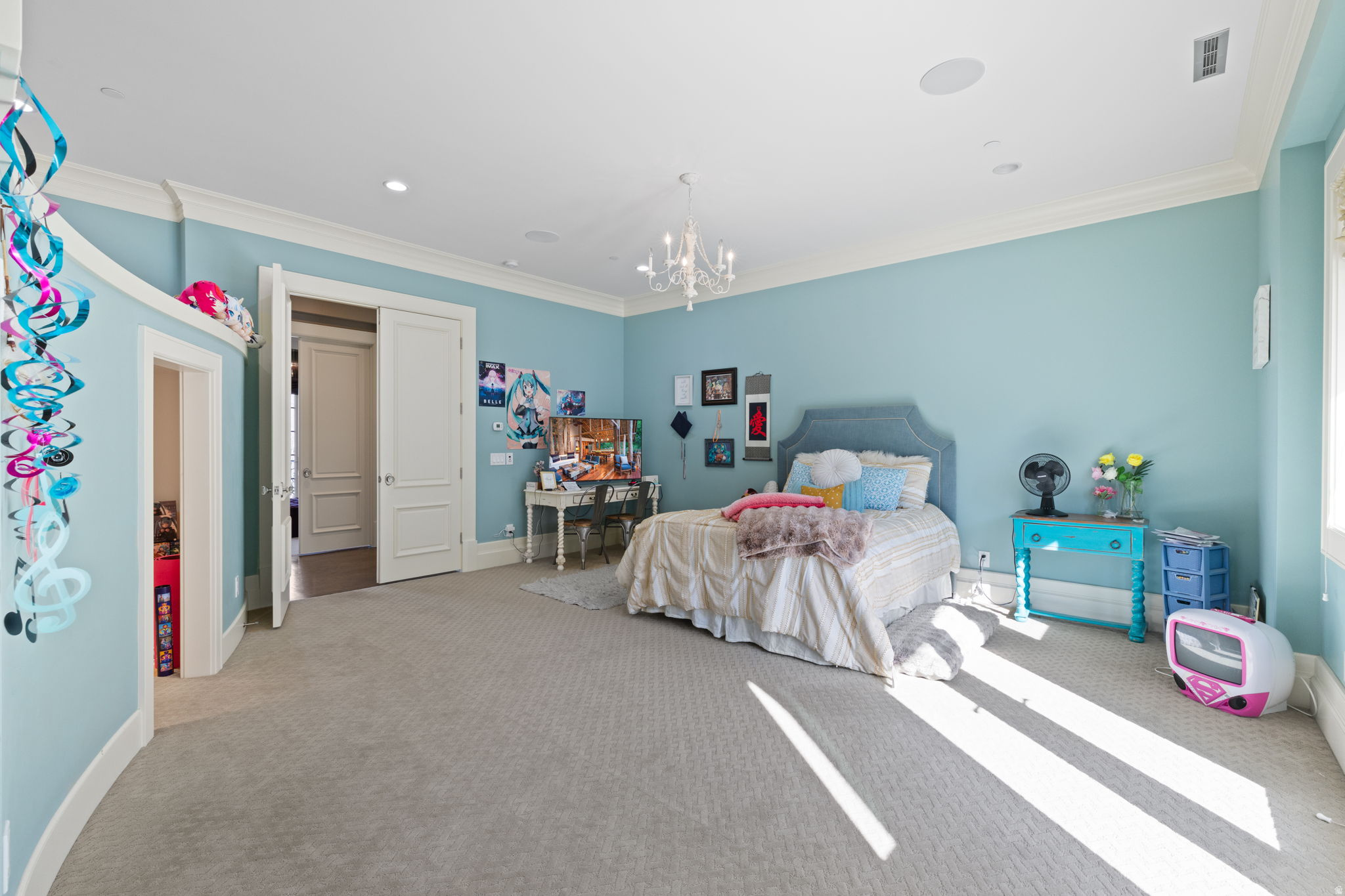 COVE IN CORNERCANYON - Residential